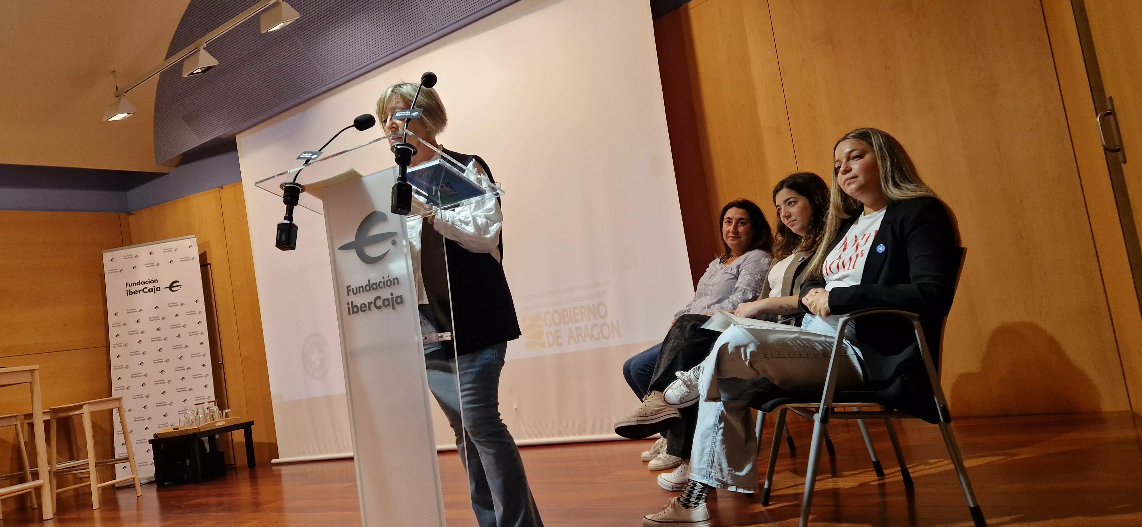 Margarita Alfaro, dando la bienvenida a los asistentes. Foto Myriam Martínez