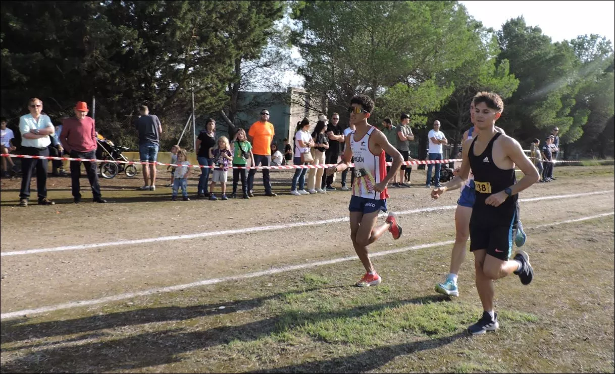 Grupo perseguidor Hehad Janati, Mauro Larroy y detrá Pablo Reina