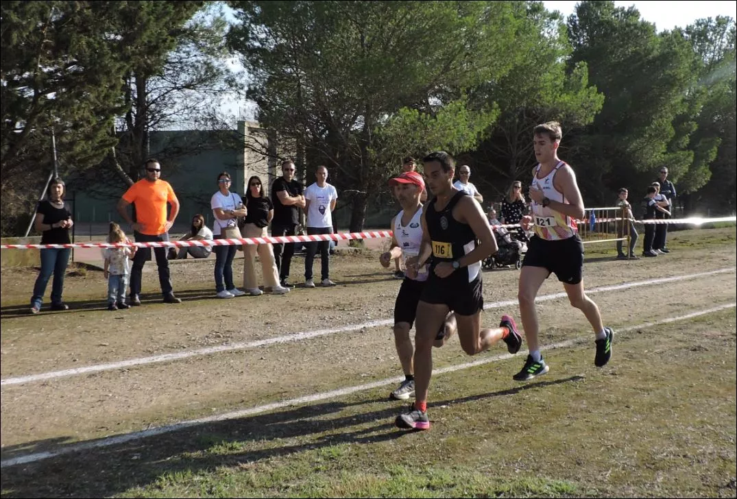 Trio de cabeza formado por José Saura, Abdeslam El Ouahabi y Miguel Guillén