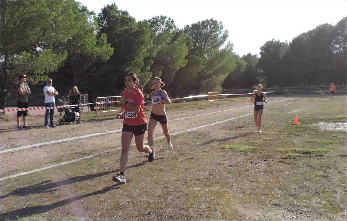 Mercedes Carretero comienza a descolgarse de la cabeza femenina