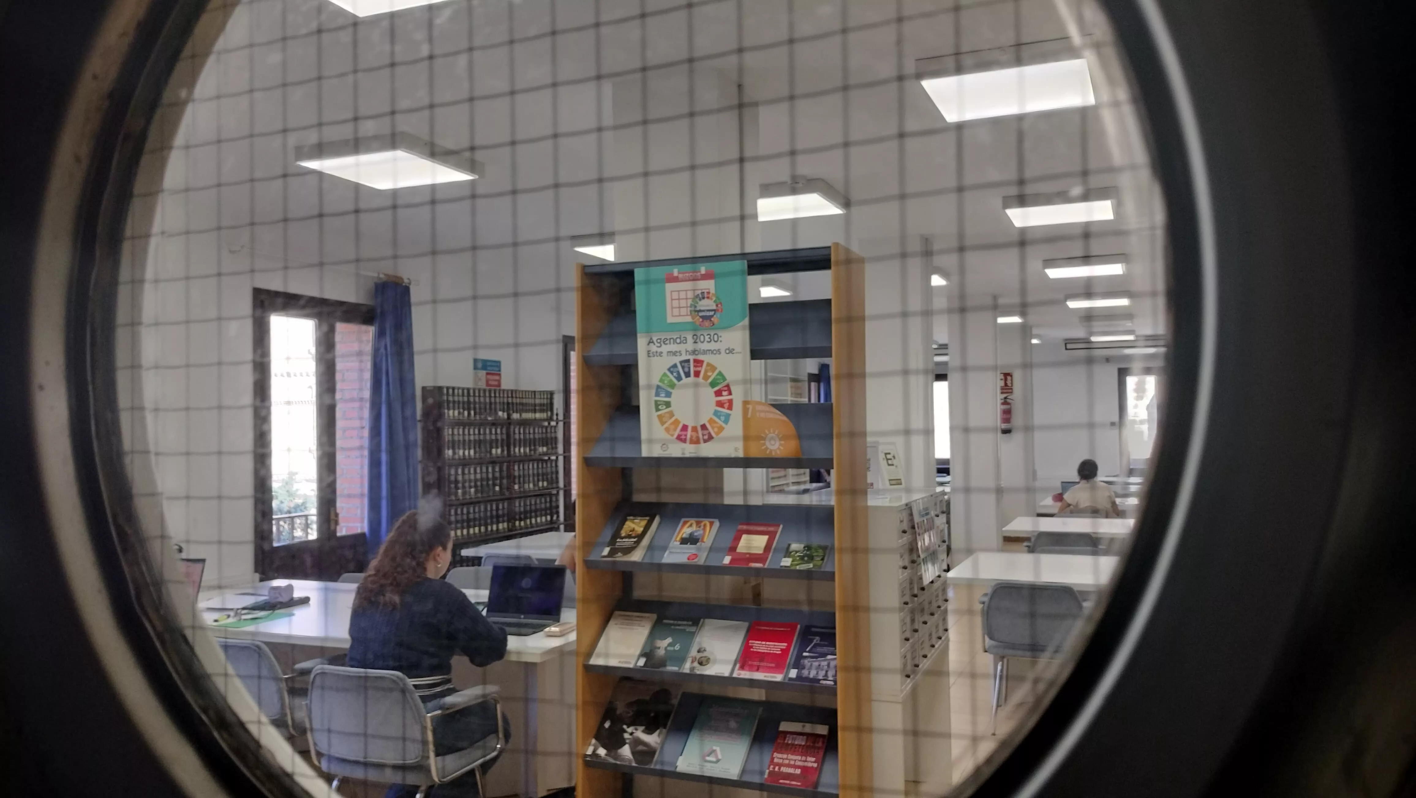 Estudiantes en la Biblioteca de Ciencias de la Salud y el Deporte del Campus de Huesca.