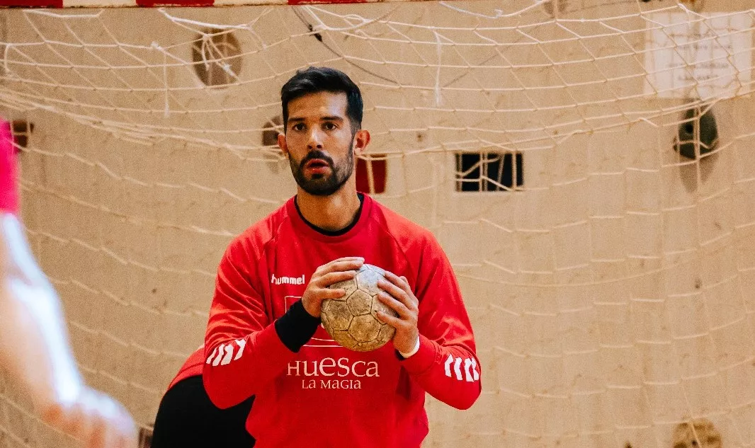 Bada Huesca no descarta acudir al mercado ante la lesión de Arguillas