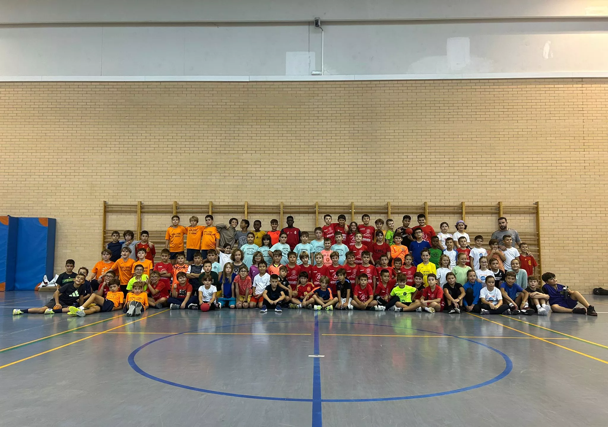 Gran éxito de participación y mucha ilusión en el Diverbalonmano