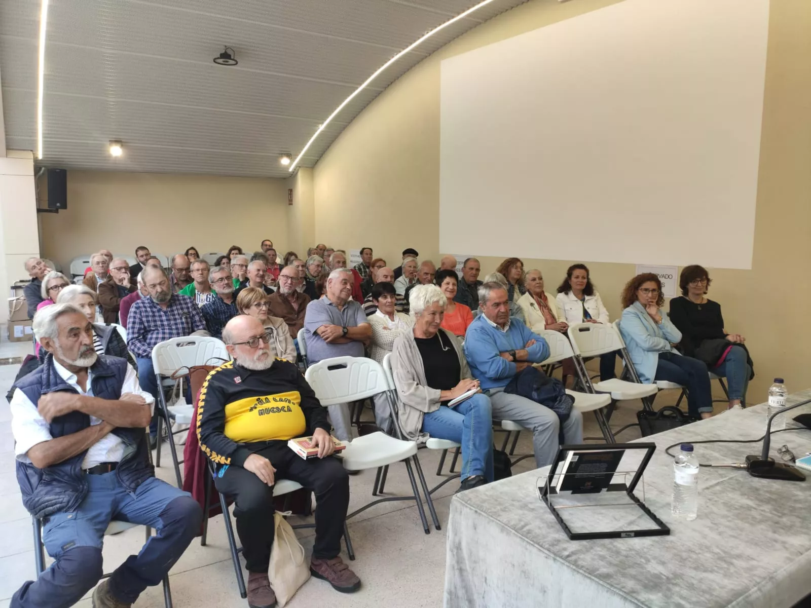 Presentación del libro "El fin de un mundo" de Carmelo Romero. Foto Quino Escartín 