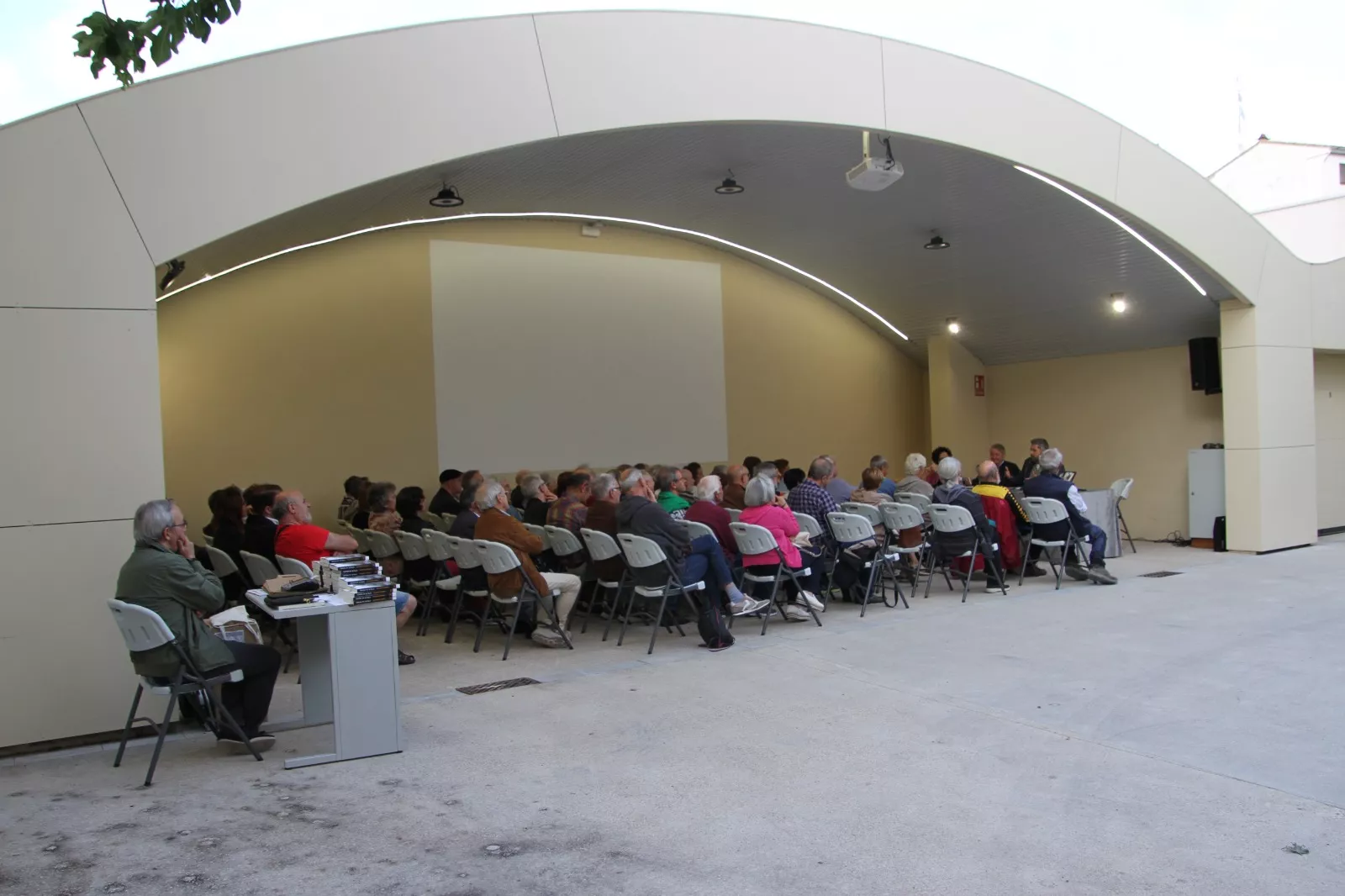 Presentación del libro "El fin de un mundo" de Carmelo Romero. Foto Carlos Neofato