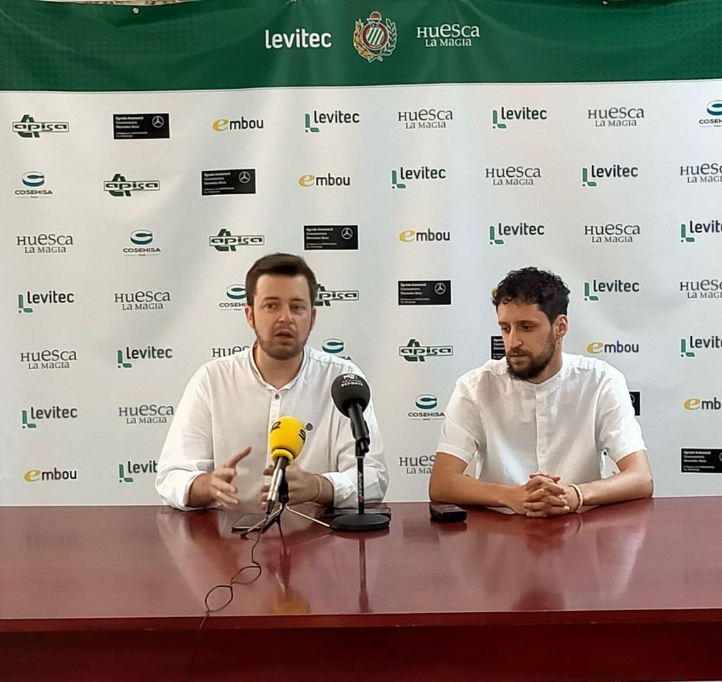 Antonio Orús y Santi Cerdán, presidente y entrenador del Club Baloncesto Peñas.