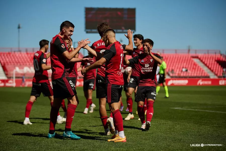 El Mirandés celebra un gol ante el Albacete, en su último partido como local. Este sábado se mide al Huesca. Foto LaLiga