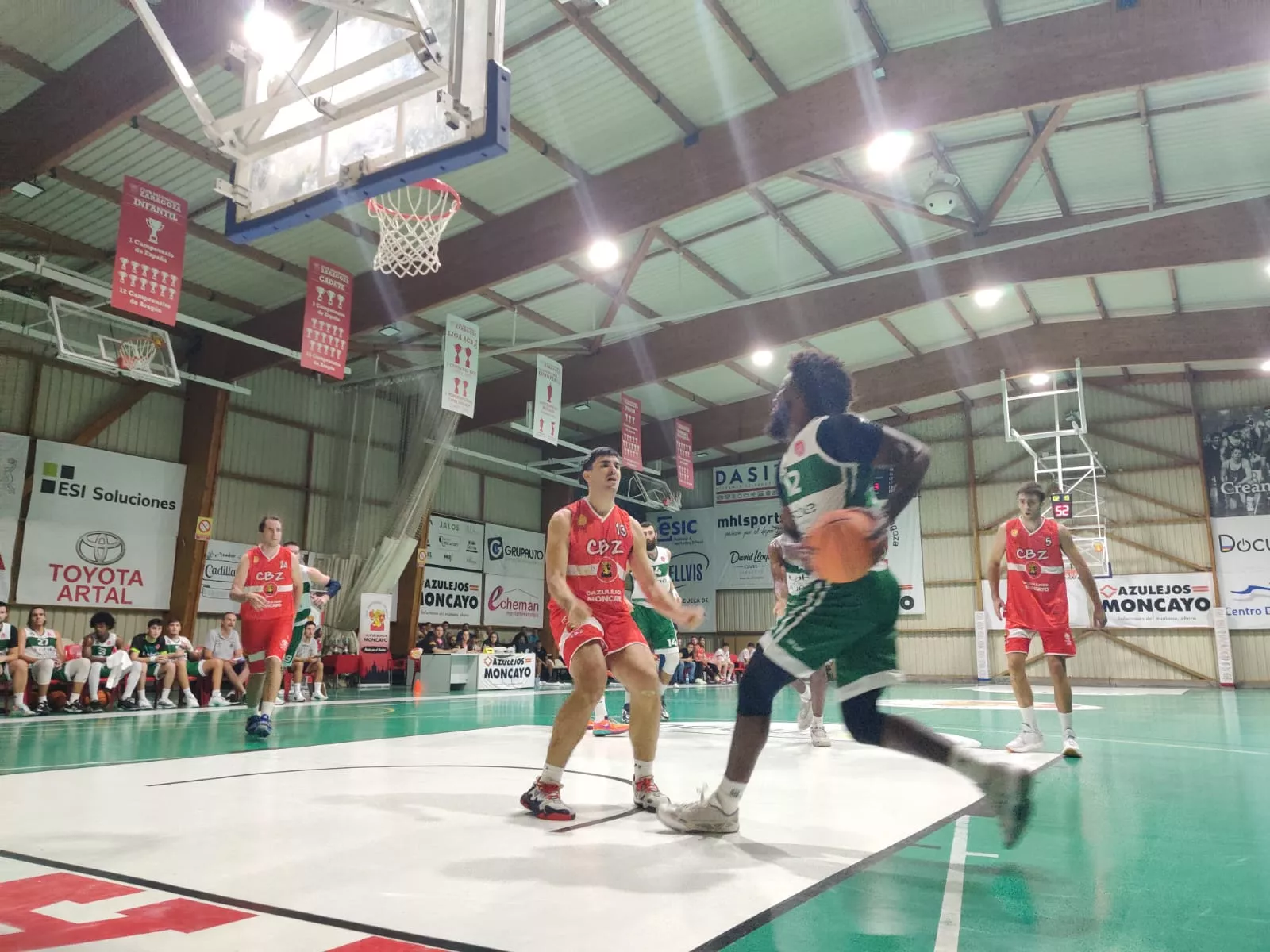 Un momento del partido de Lobe Huesca en Zaragoza. Foto Luisle Santolaria