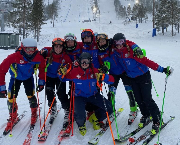 Esquiadores del CEDTI Aragón Alpino
