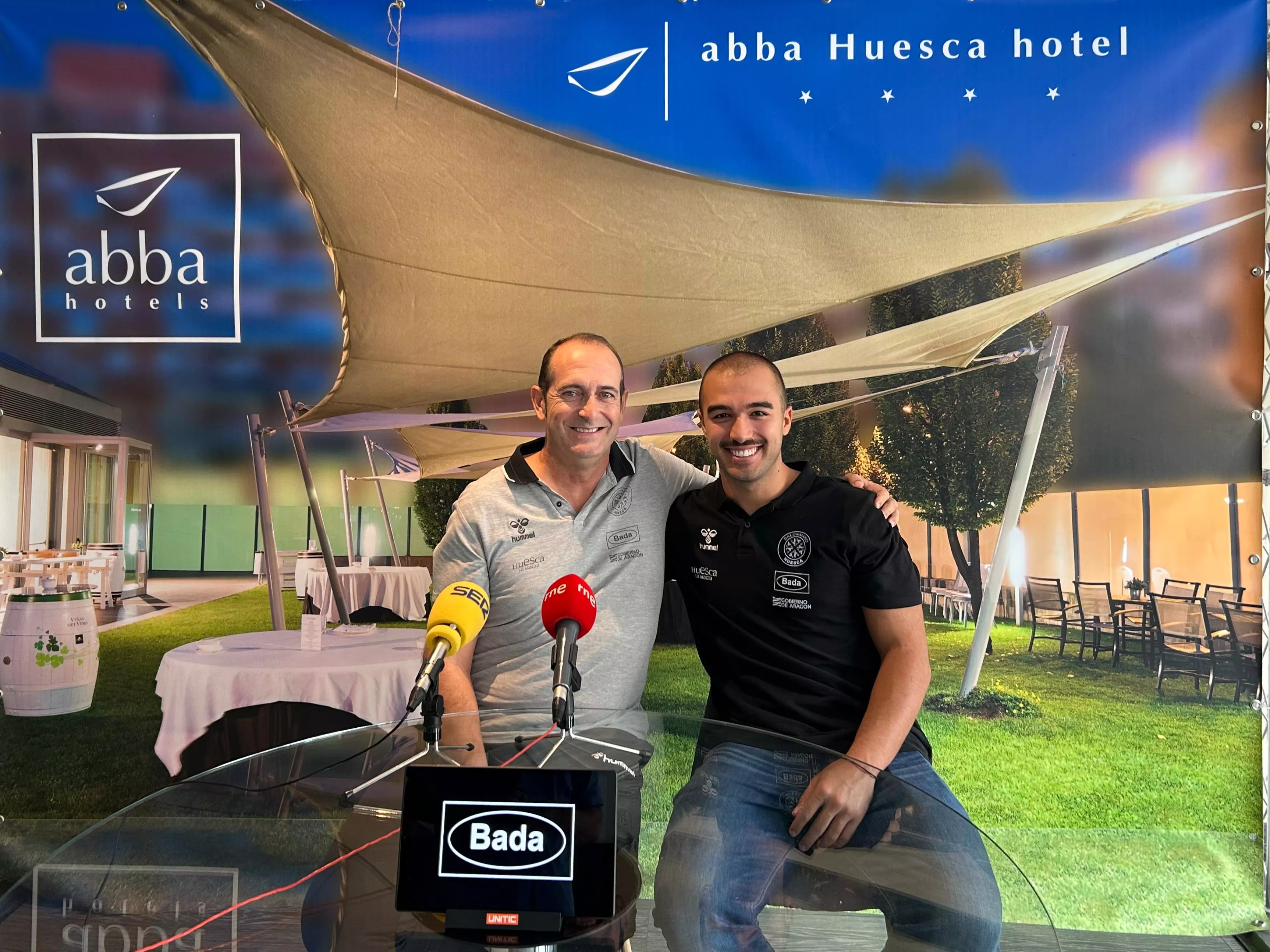 José Francisco Nolasco y Rafael Paulo, entrenador y jugador de Bada Huesca que se enfrenta este sábado a Bidasoa