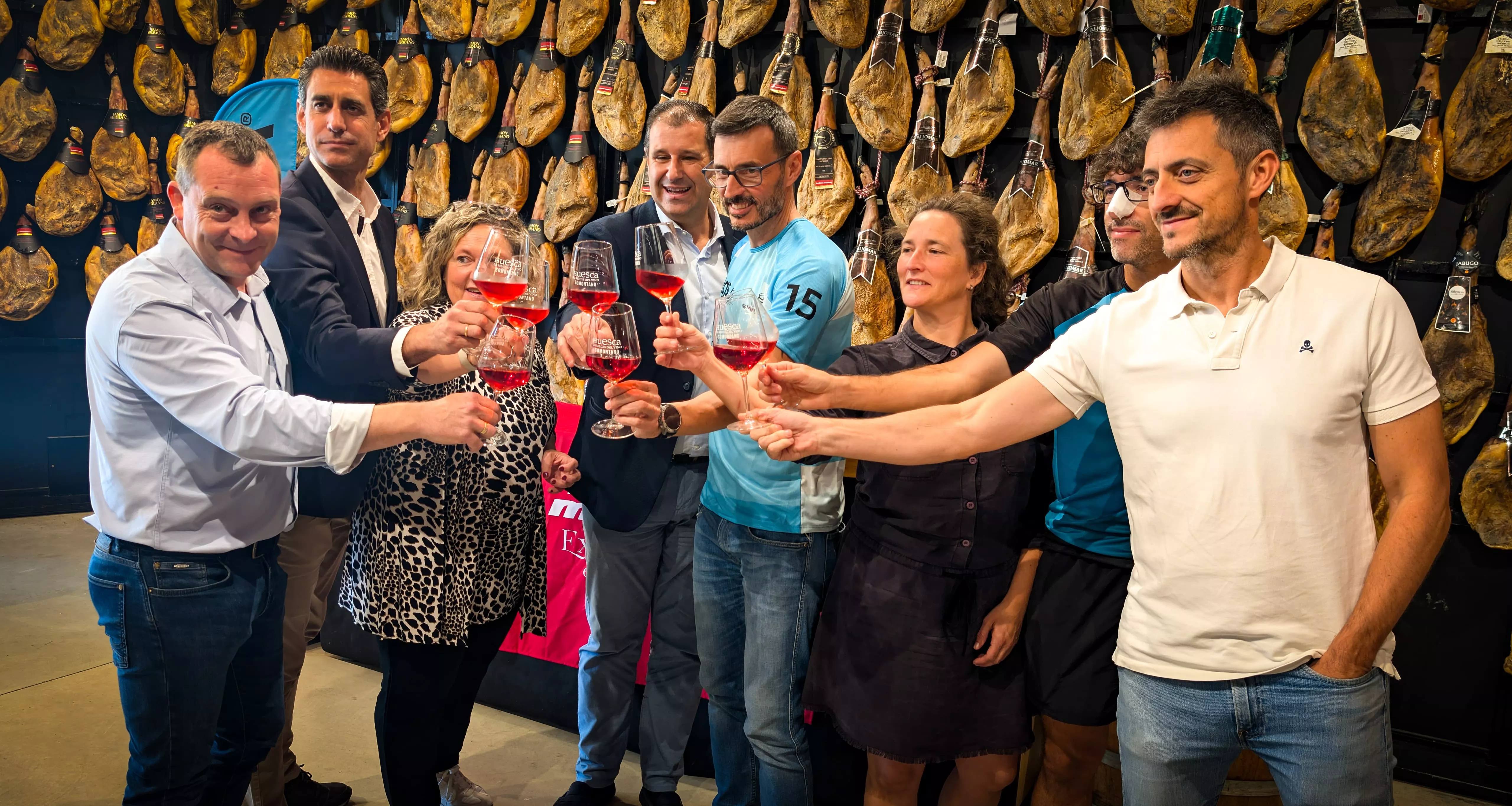 Un brindis en la presentación por el éxito de la prueba. ©Alberto Susin 3