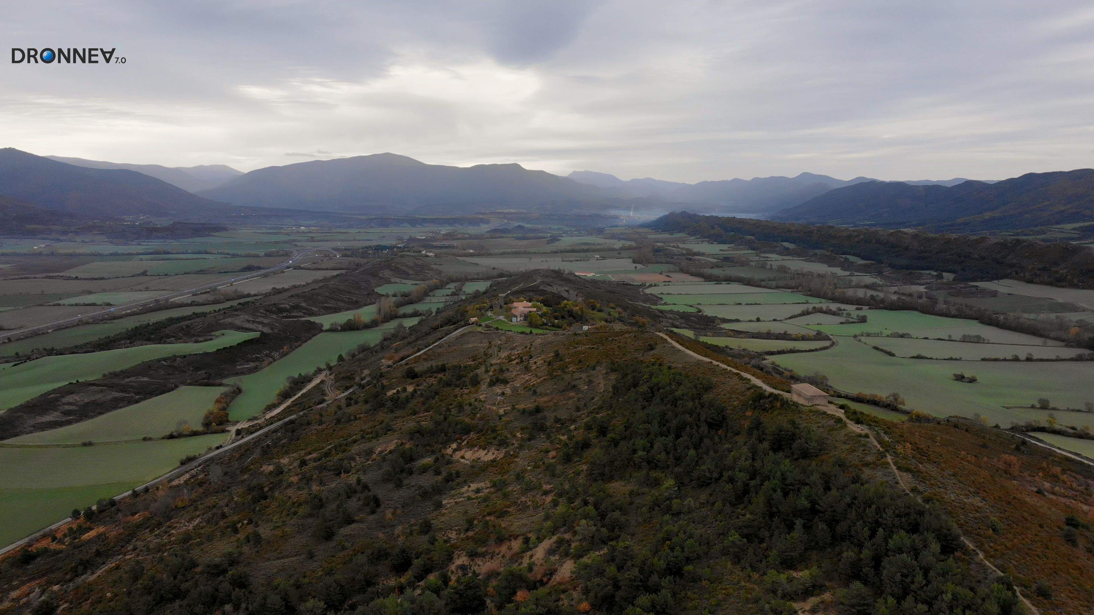 Justo detrás del altar, la experiencia es enigmática. Reacciones incontrolables, escenas de la vida que se manifiestan, impresiones de voces...  ¿Sólo la imaginación? Improbable