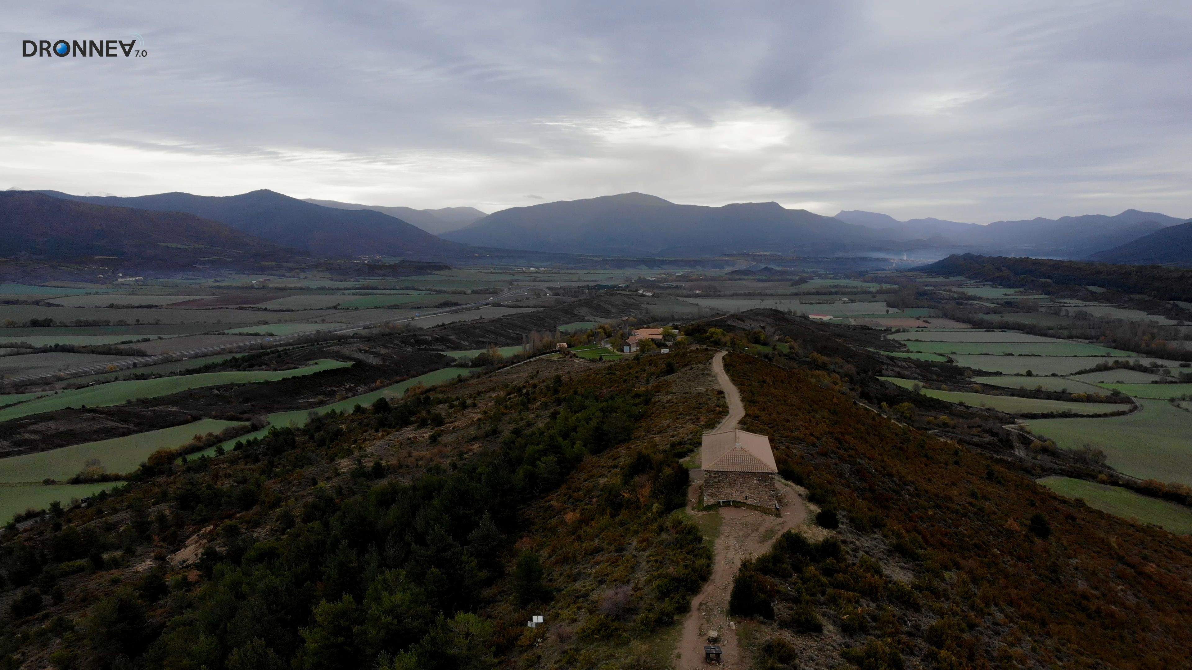 ¿Qué incita al ser humano a adentrarse en vivencias zozobrantes? ¿Quizás medir la resistencia a posibles influjos de chamanes? ¿Entrar en otras dimensiones?