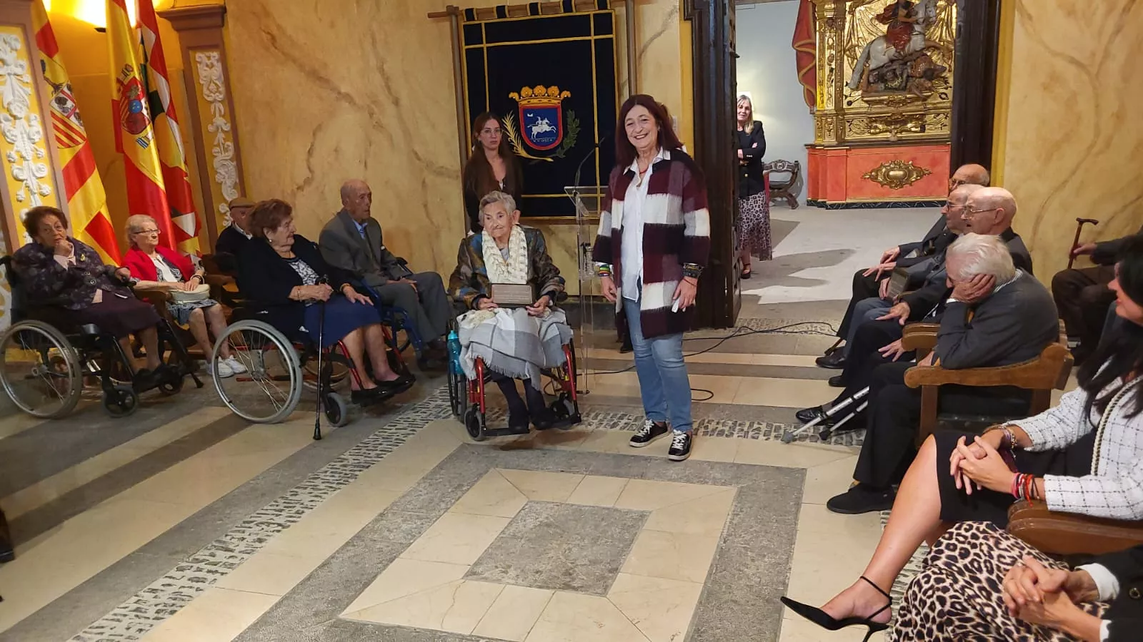Homenaje del Ayuntamiento de Huesca a los 36 centenarios de la ciudad