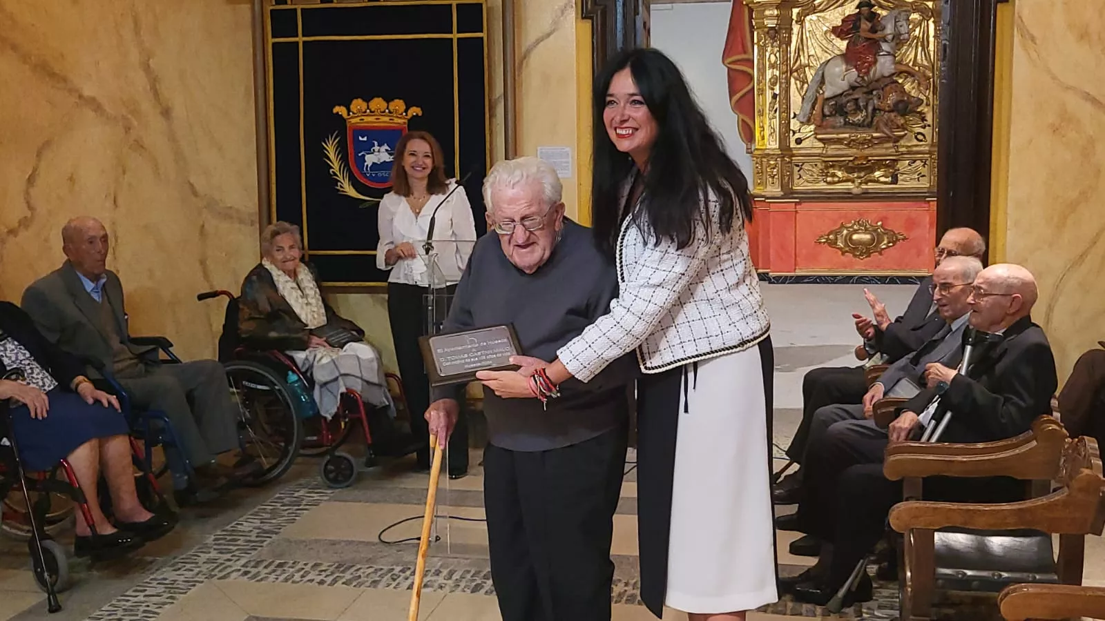 Homenaje del Ayuntamiento de Huesca a los 36 centenarios de la ciudad