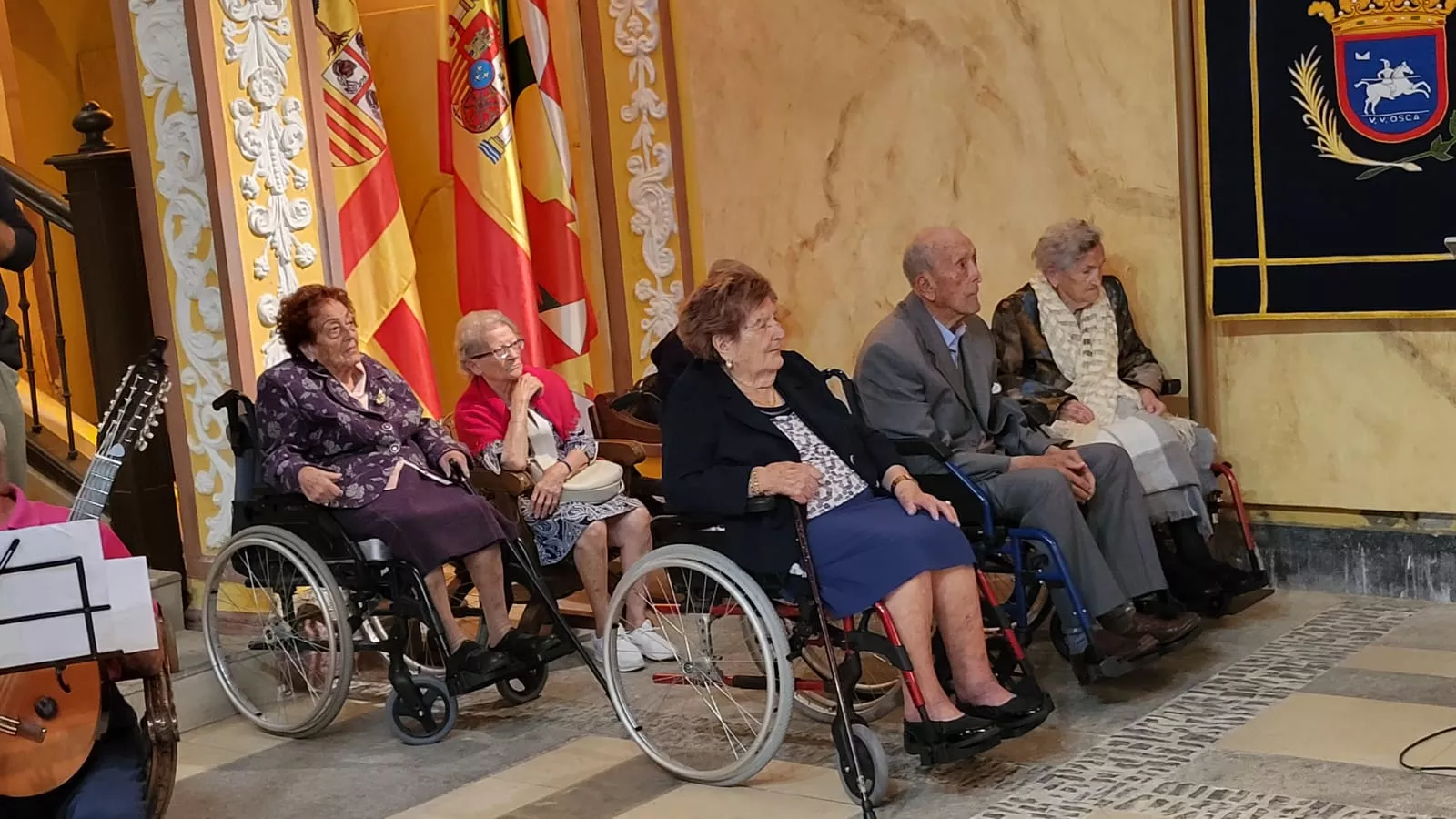 Homenaje del Ayuntamiento de Huesca a los 36 centenarios de la ciudad