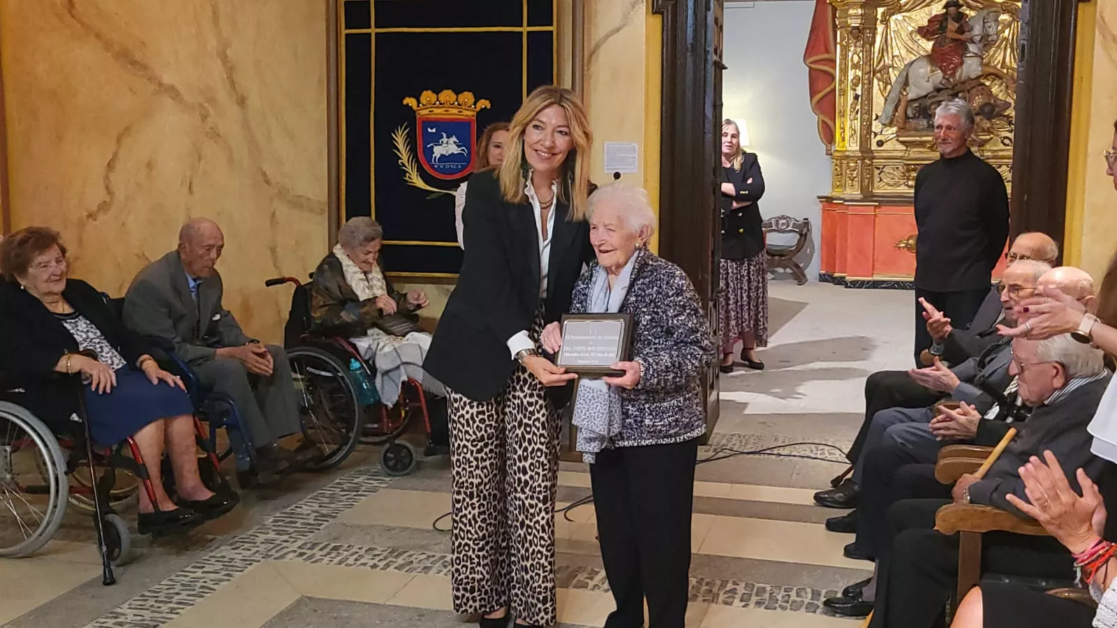 Homenaje del Ayuntamiento de Huesca a los 36 centenarios de la ciudad