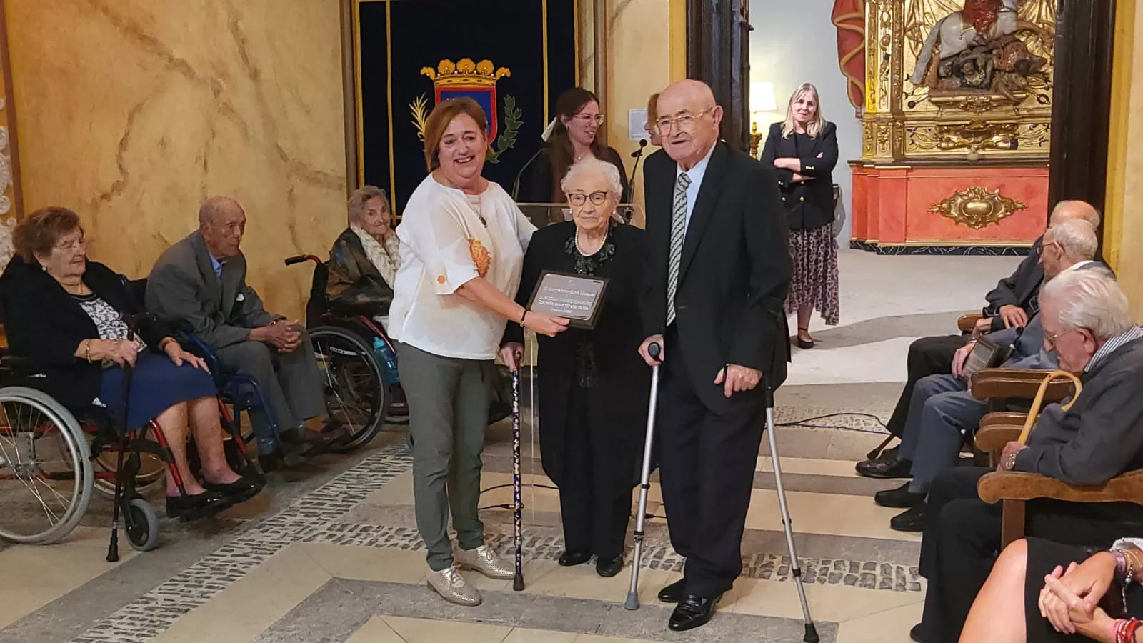 Homenaje del Ayuntamiento de Huesca a los 36 centenarios de la ciudad