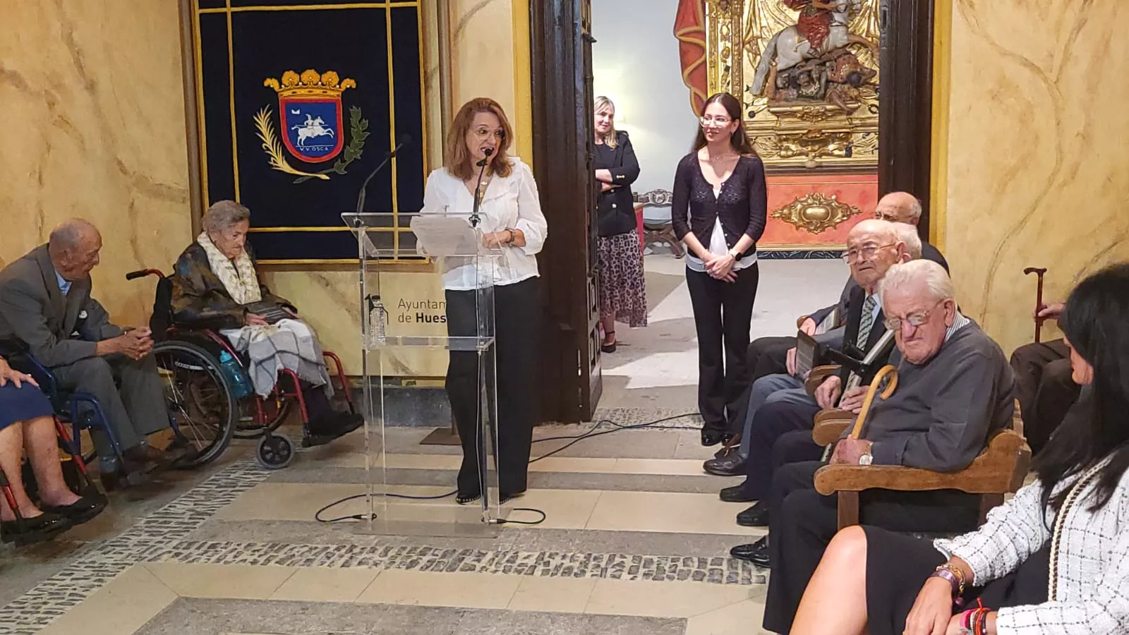 Homenaje del Ayuntamiento de Huesca a los 36 centenarios de la ciudad