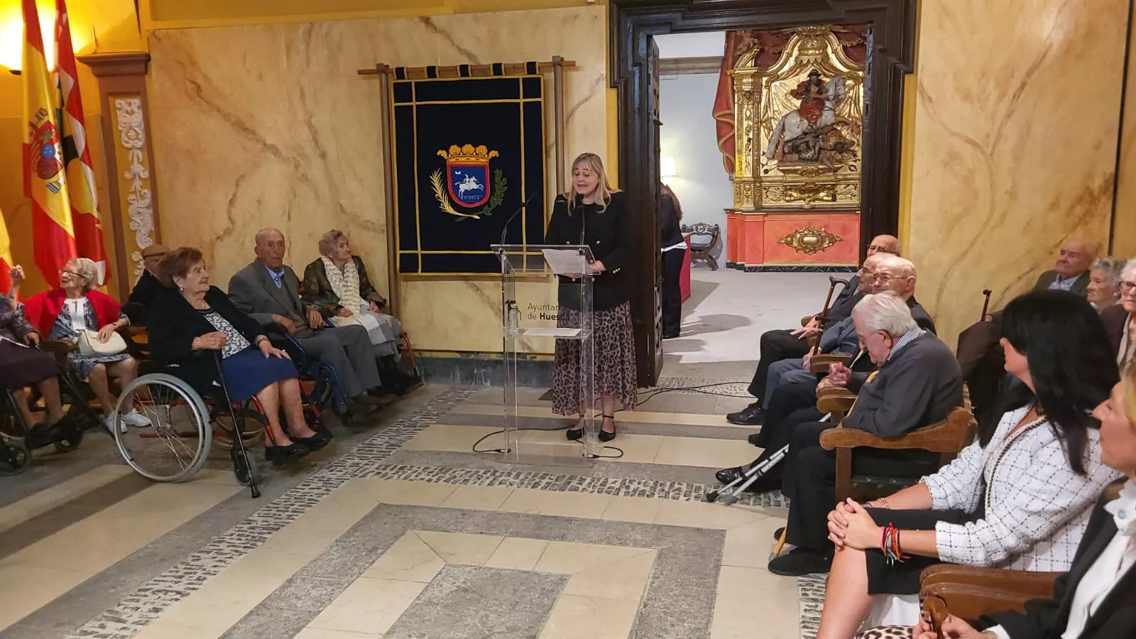 Homenaje del Ayuntamiento de Huesca a los 36 centenarios de la ciudad