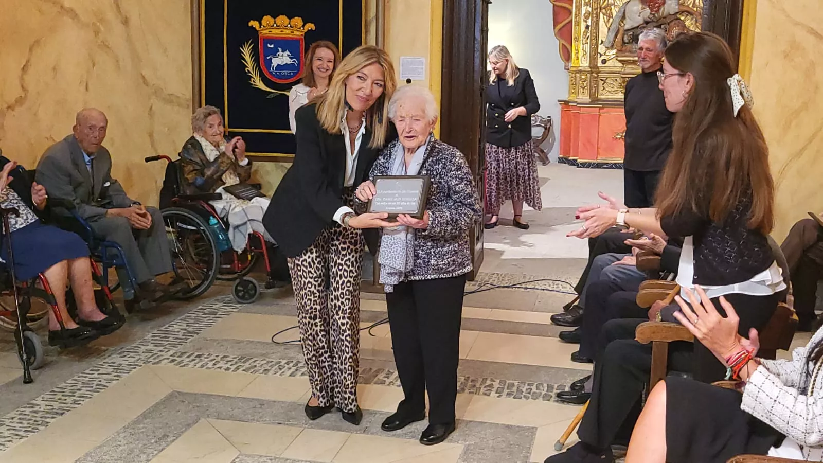 Homenaje del Ayuntamiento de Huesca a los 36 centenarios de la ciudad