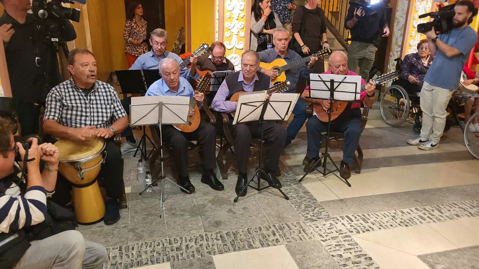 Homenaje del Ayuntamiento de Huesca a los 36 centenarios de la ciudad