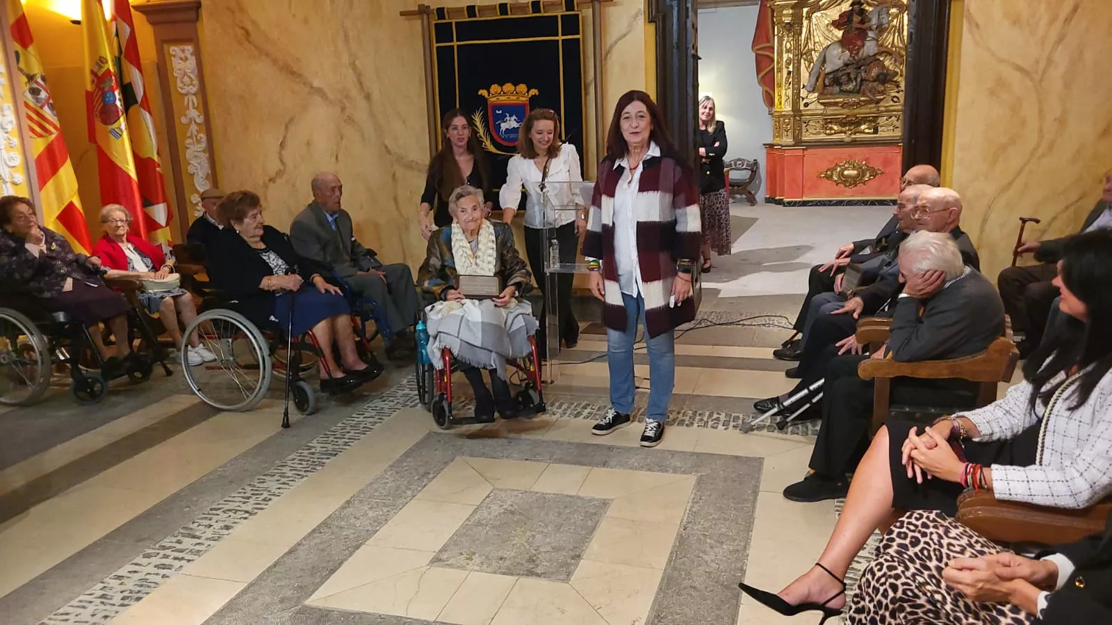 Homenaje del Ayuntamiento de Huesca a los 36 centenarios de la ciudad