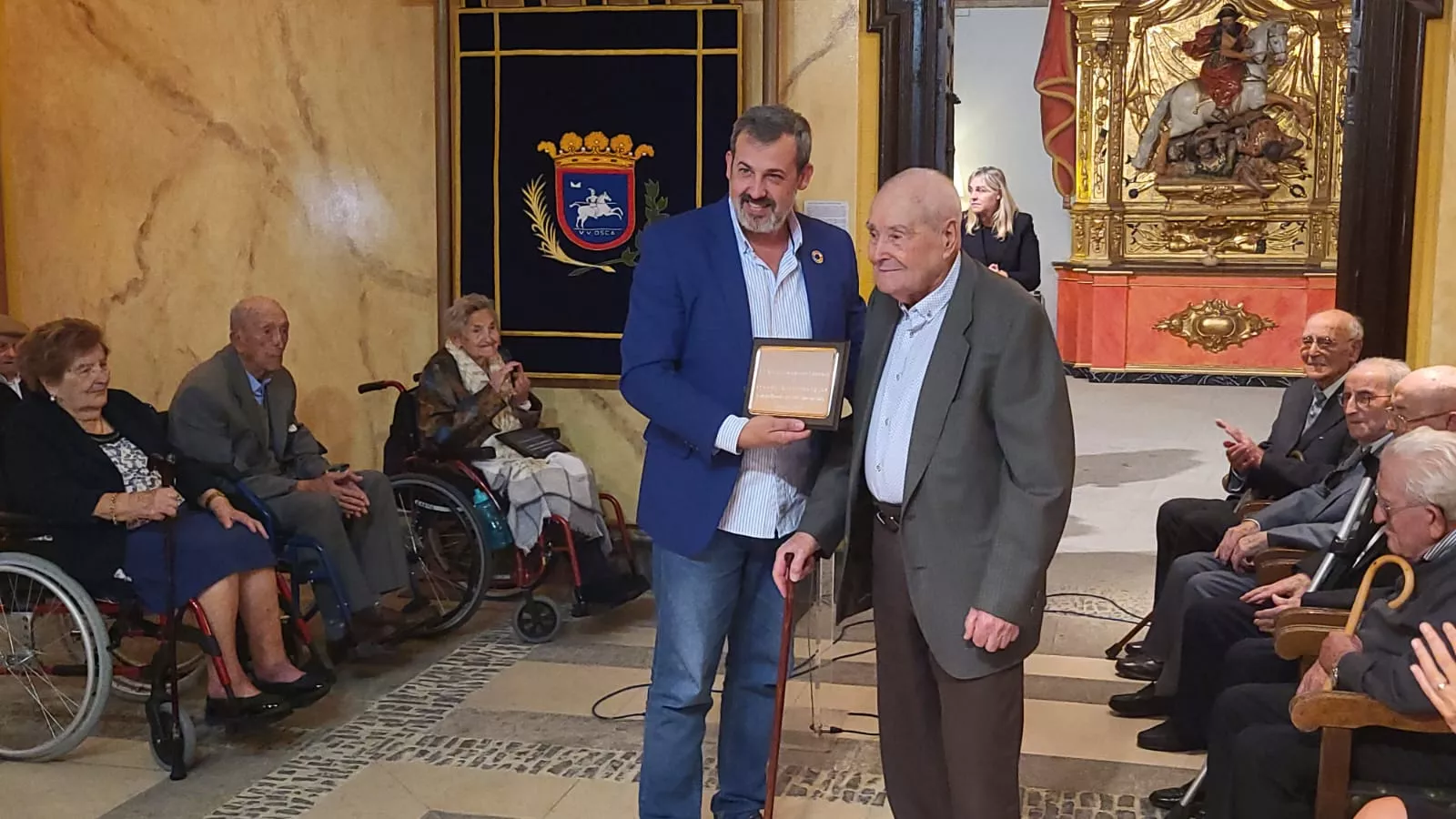 Homenaje del Ayuntamiento de Huesca a los 36 centenarios de la ciudad