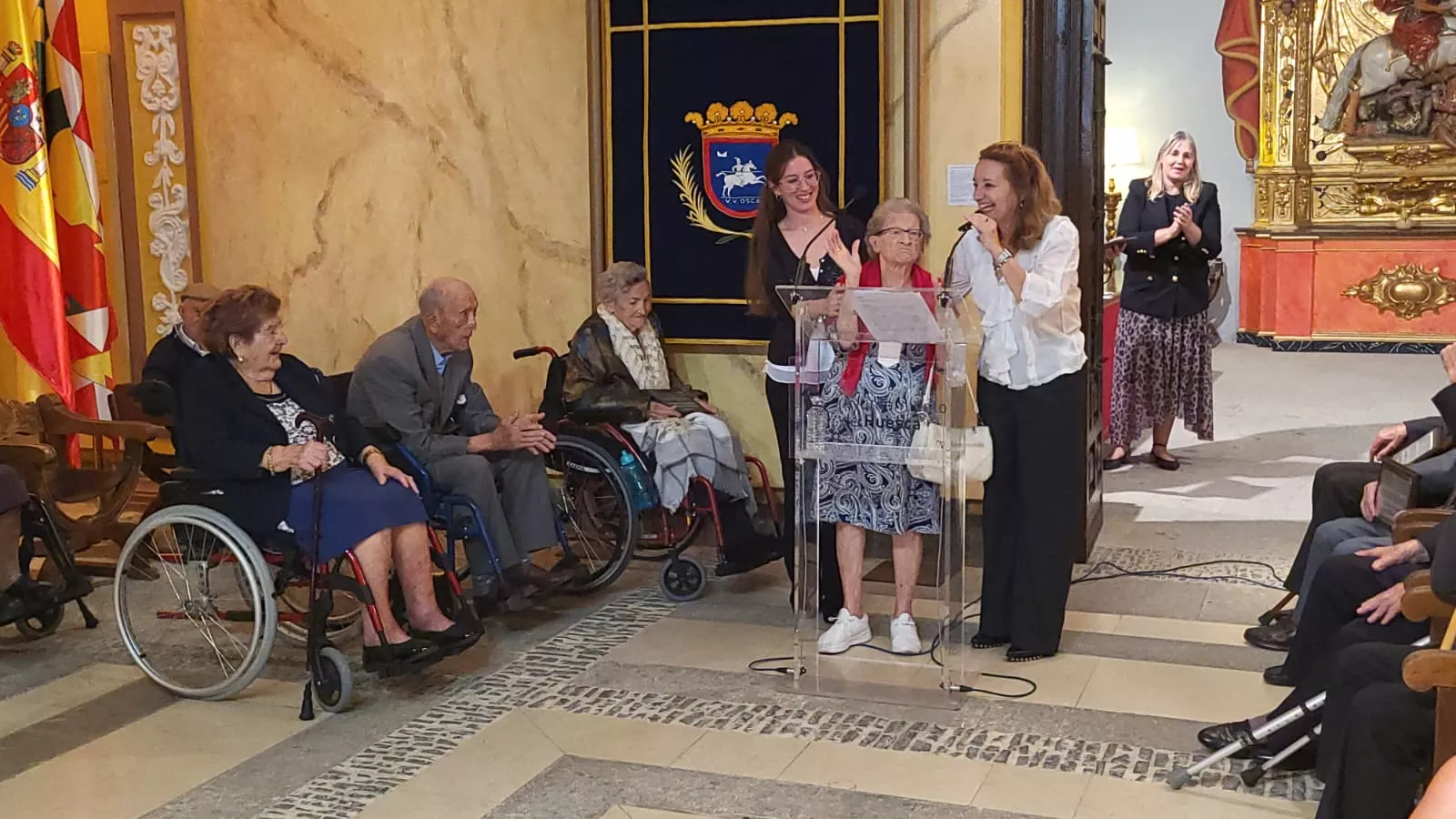 Homenaje del Ayuntamiento de Huesca a los 36 centenarios de la ciudad