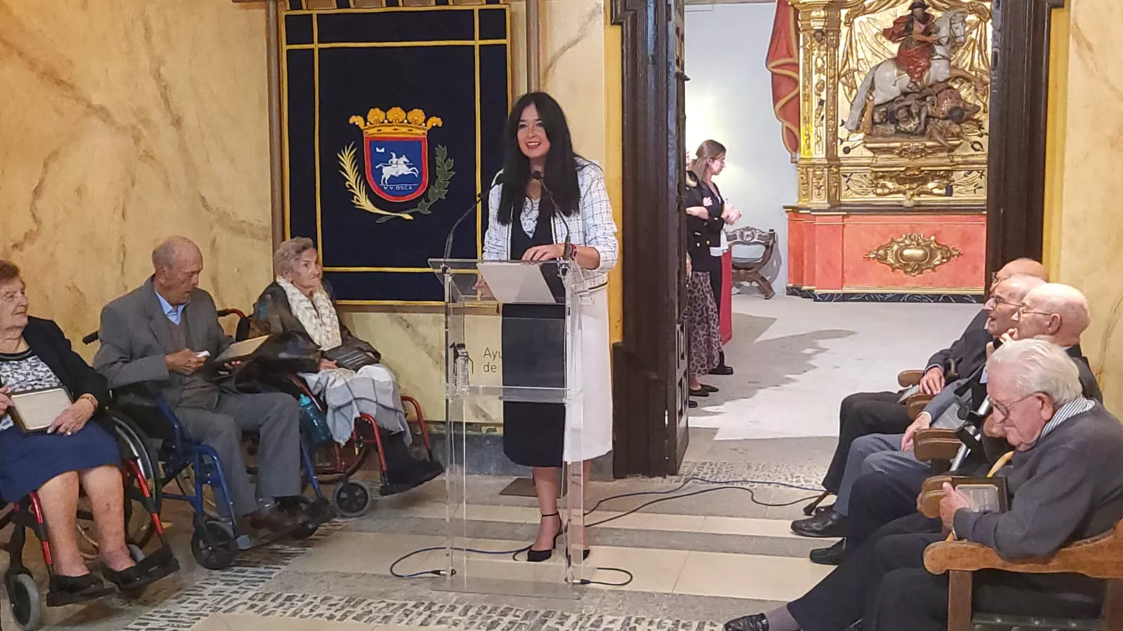 Homenaje del Ayuntamiento de Huesca a los 36 centenarios de la ciudad