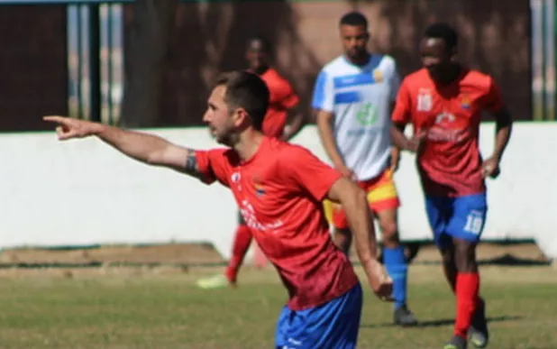 Obiols celebra un gol con el Belver.