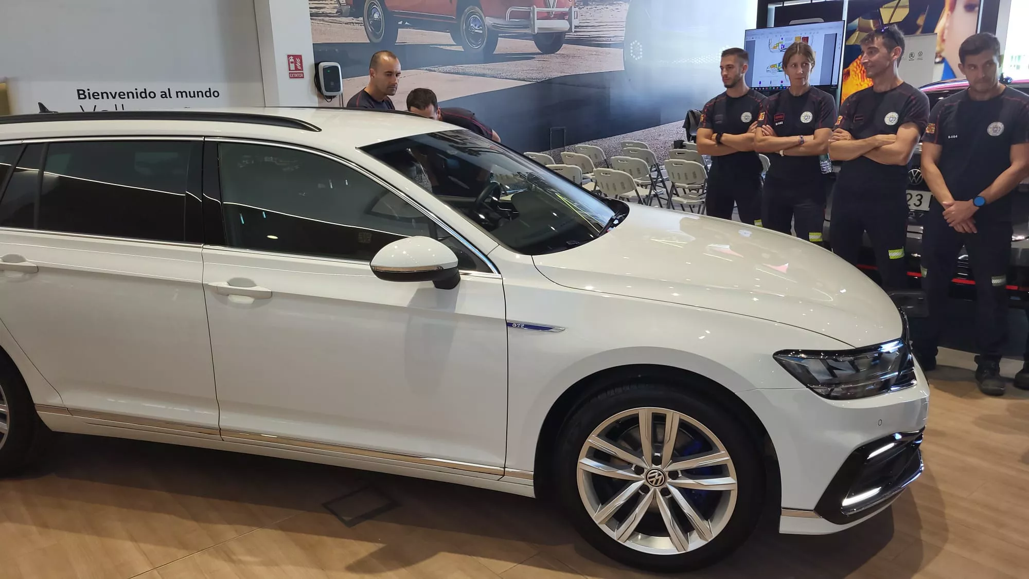 Formación de Bomberos de Huesca sobre coches eléctricos en Automóviles Cabrero