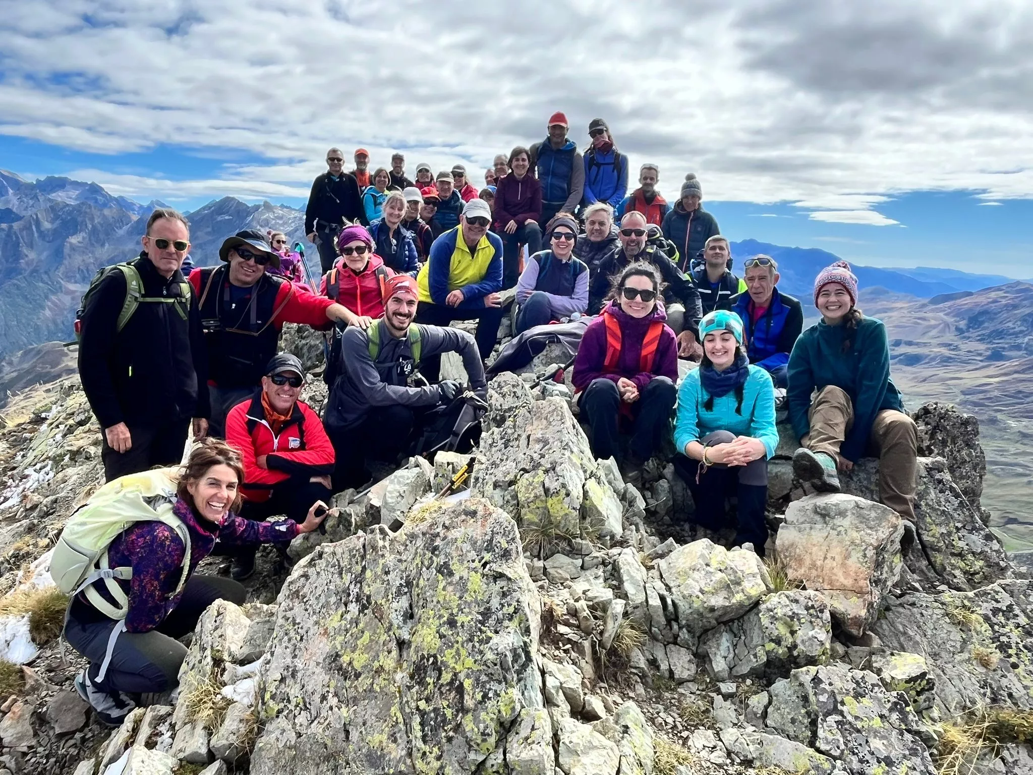 El grupo en la cima del Peyreget. Foto: Peña Guara.
