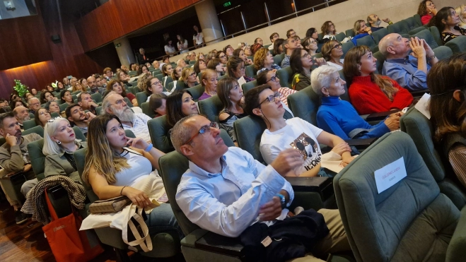 El salón de actos de la DPH se encontraba práctiacamente lleno ya en el inicio de la IV Movida Arcadia. Foto Myriam Martínez El salón de actos de la DPH se encontraba práctiacamente lleno ya en el inicio de la IV Movida Arcadia. Foto Myriam Martínez