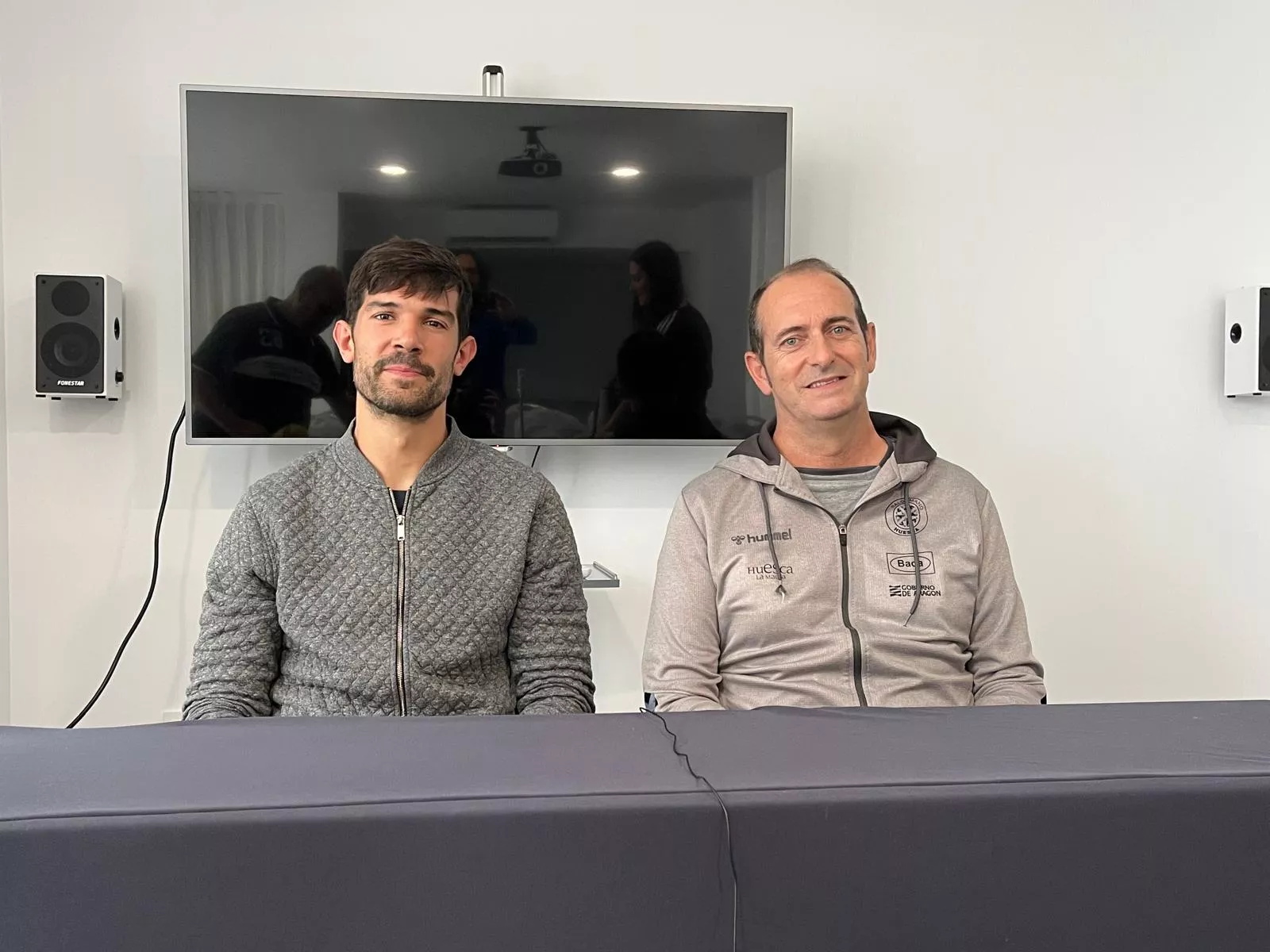 Arguillas y Nolasco, en la previa del encuentro de Bada Huesca ante Ademar León. Foto: Adri Mora