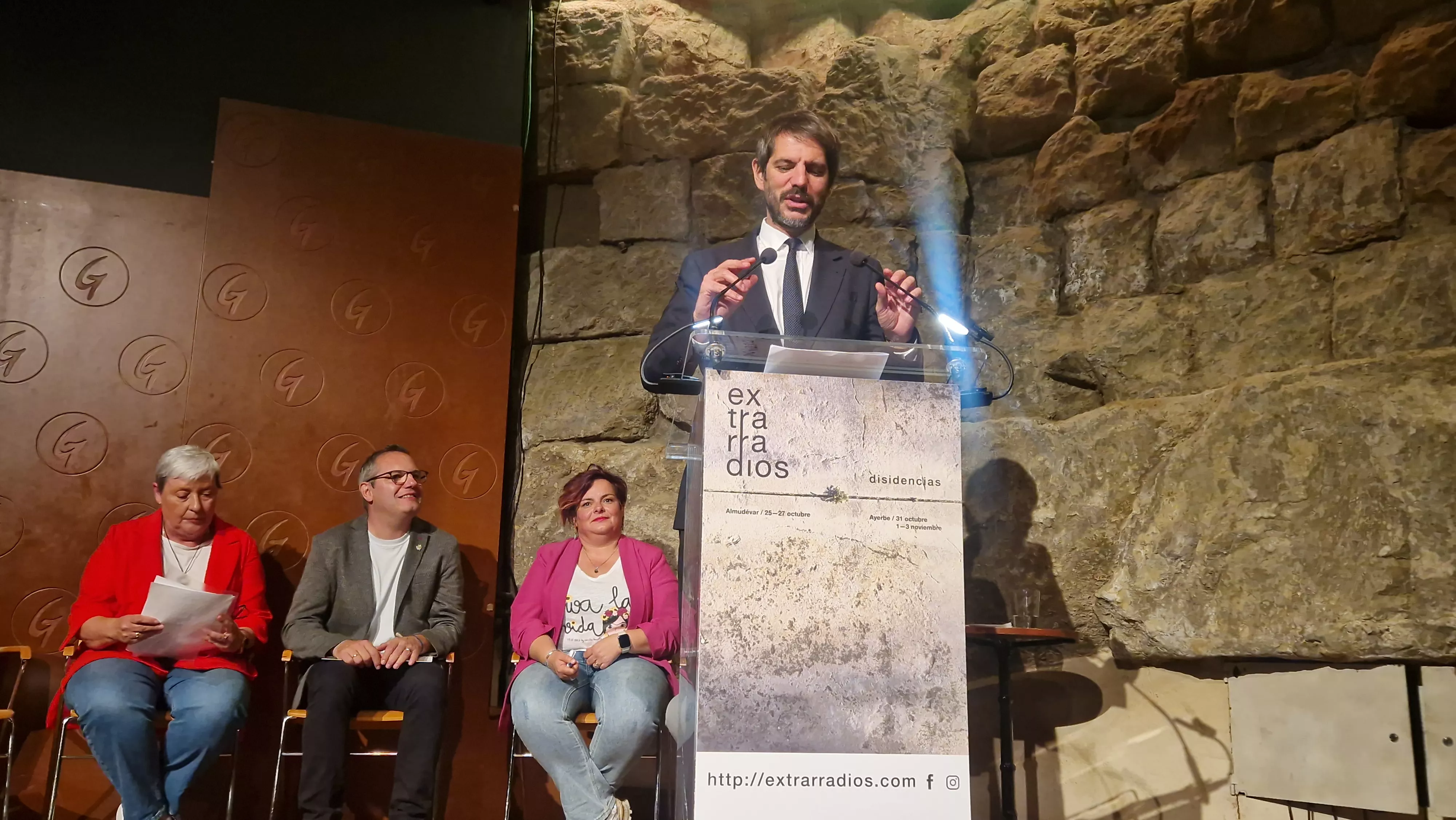 El ministro de Cultura, Ernest Urtasun, presentando Extrarradios. Foto Myriam Martínez