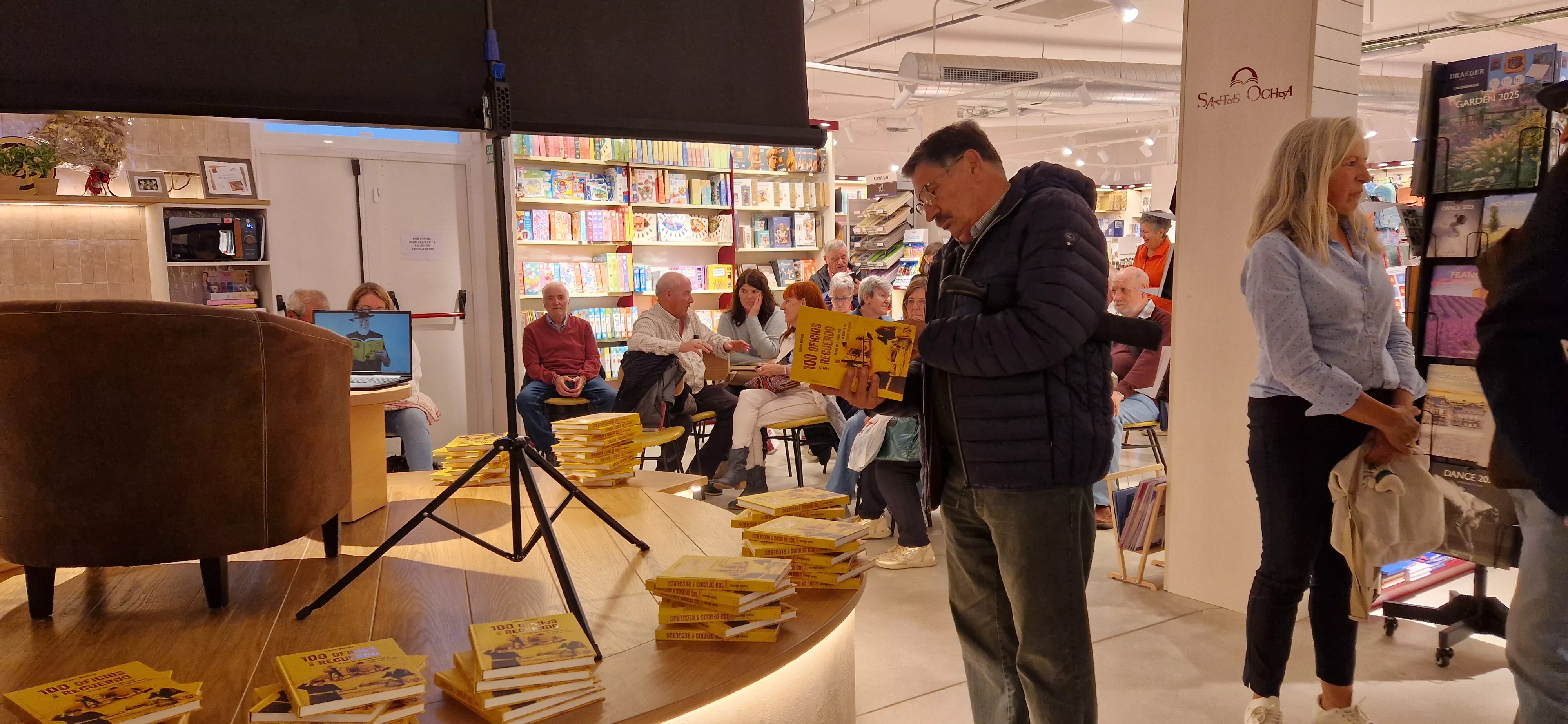 Presentación del libro 100 Oficios para el recuerdo de Eugenio Monesma. Foto Myriam Martínez