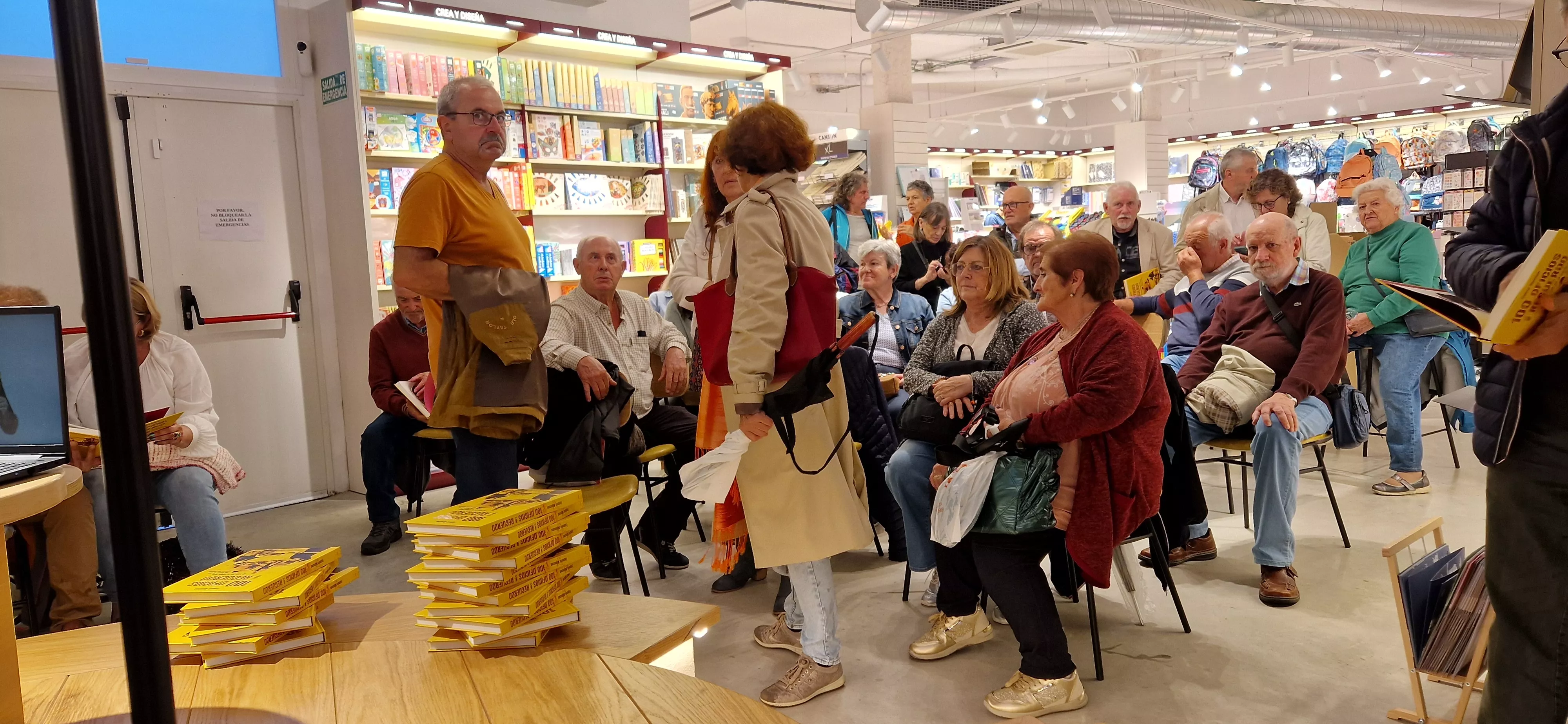 Presentación del libro 100 Oficios para el recuerdo de Eugenio Monesma. Foto Myriam Martínez
