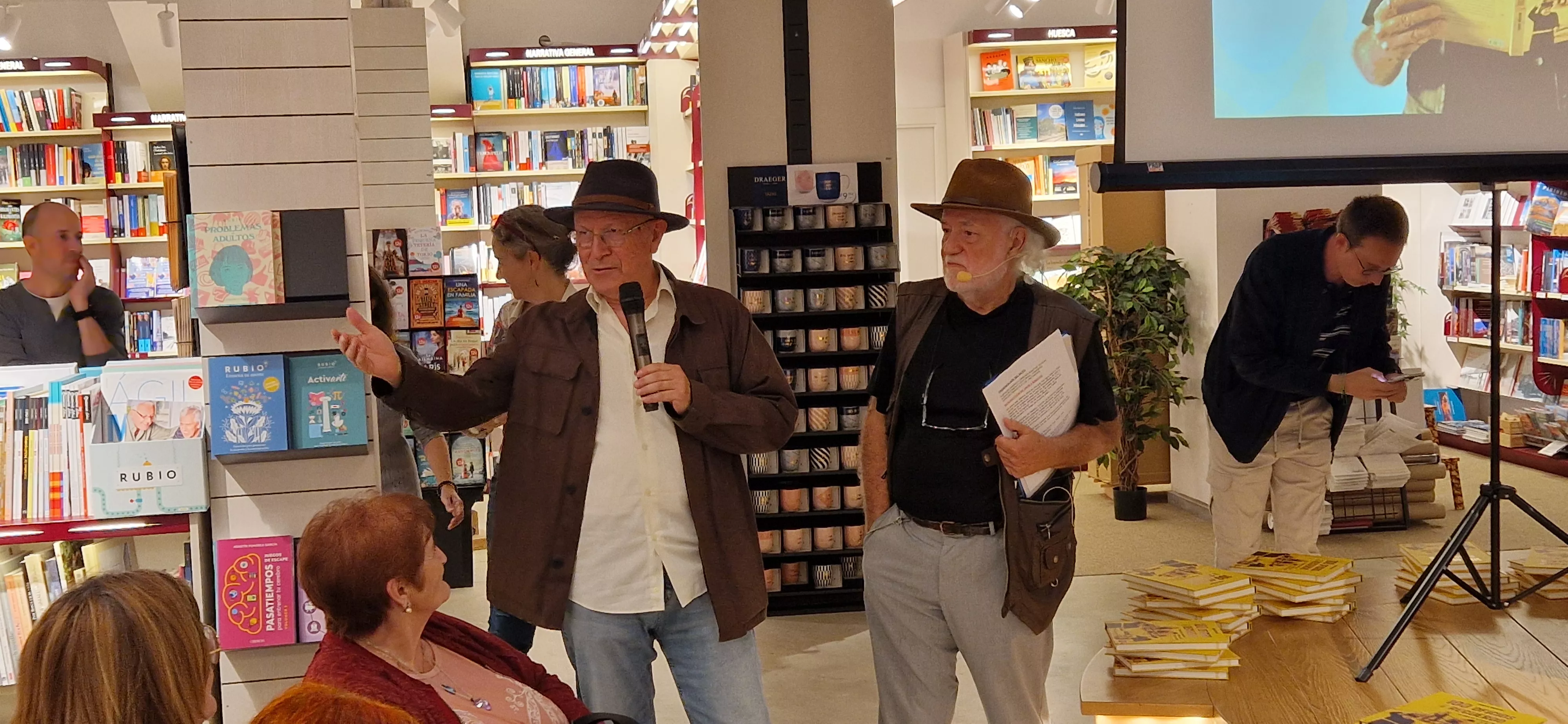 Presentación del libro 100 Oficios para el recuerdo de Eugenio Monesma. Foto Myriam Martínez