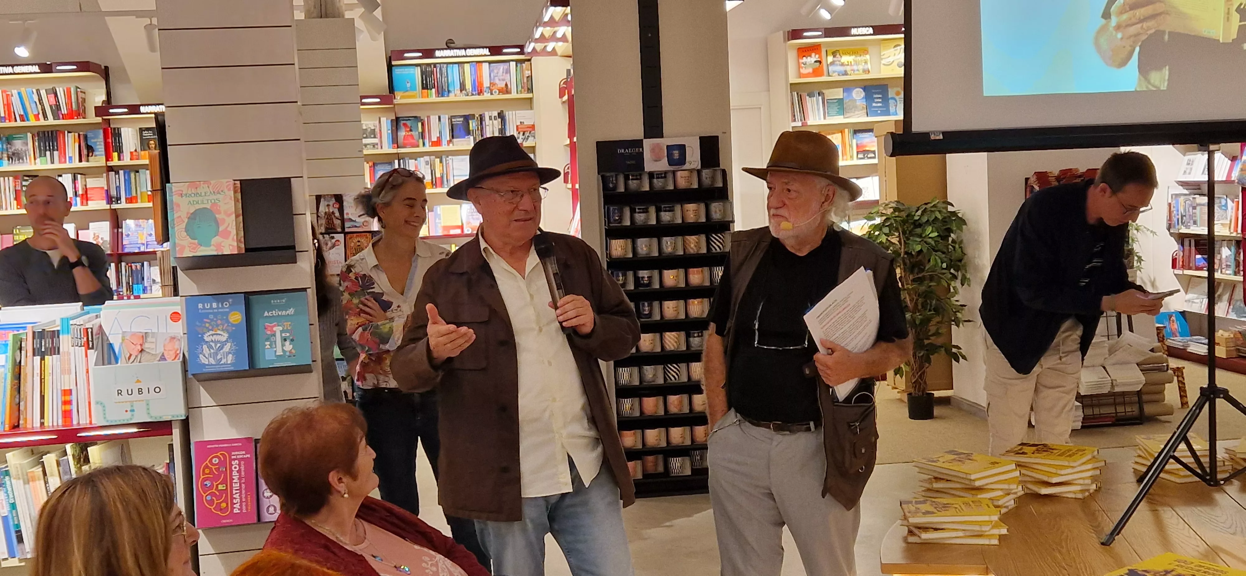 Presentación del libro 100 Oficios para el recuerdo de Eugenio Monesma. Foto Myriam Martínez