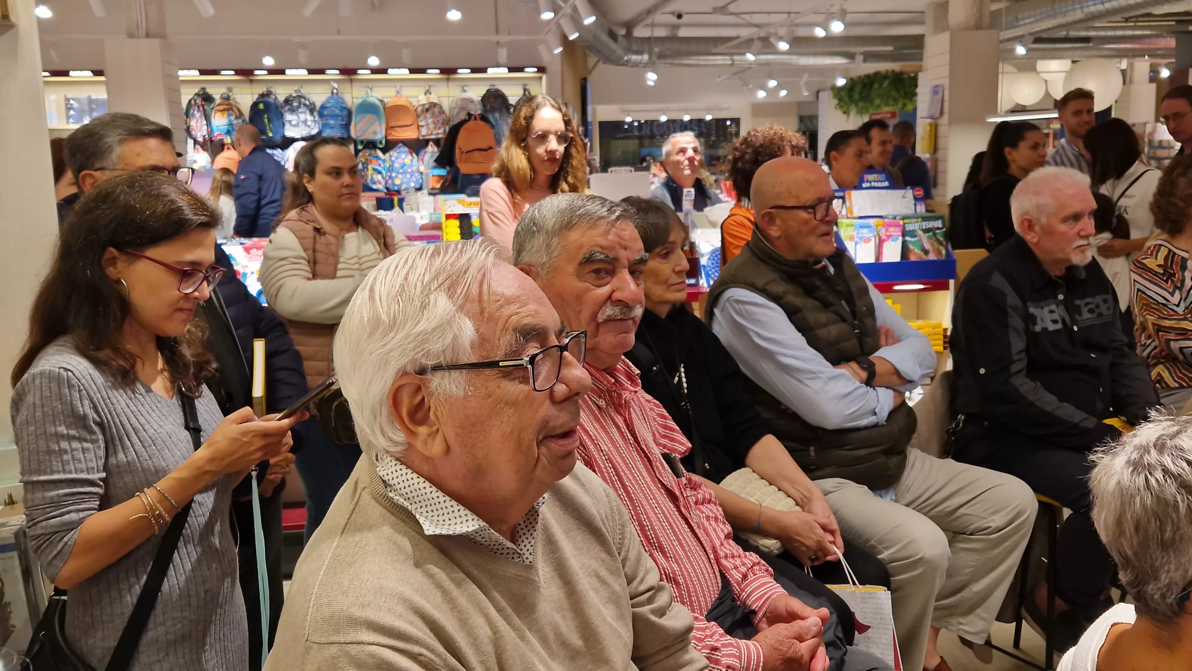 Presentación del libro 100 Oficios para el recuerdo de Eugenio Monesma. Foto Myriam Martínez