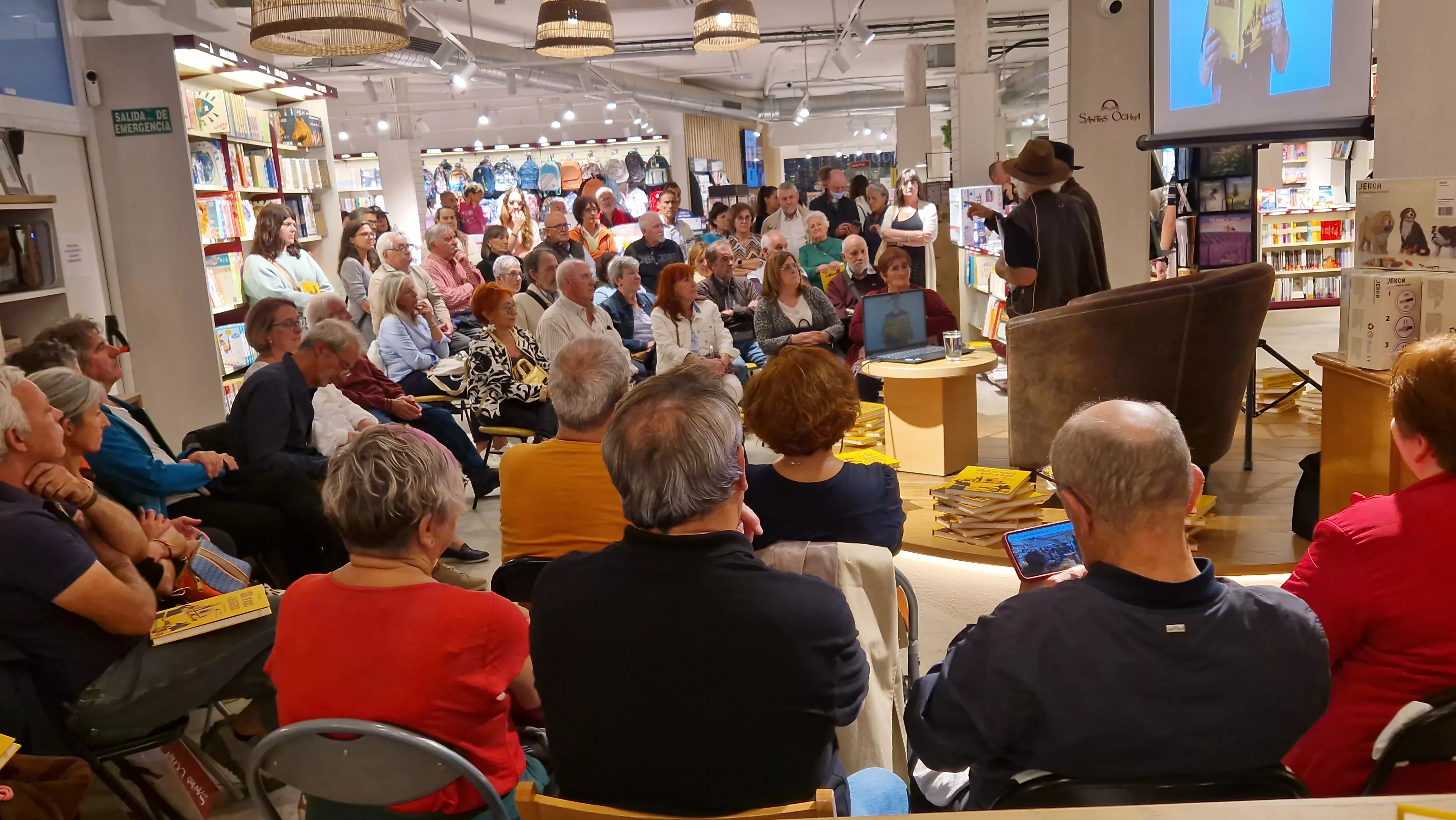 Presentación del libro 100 Oficios para el recuerdo de Eugenio Monesma. Foto Myriam Martínez
