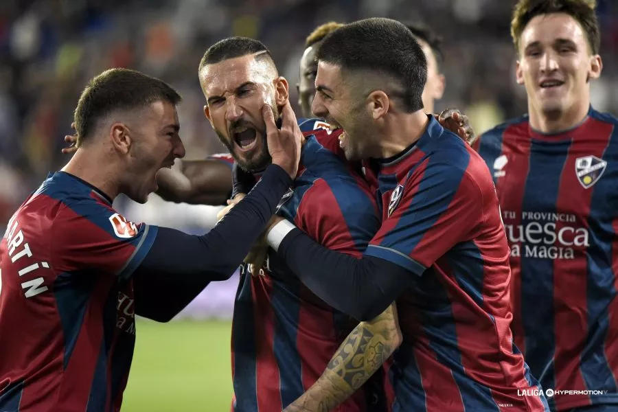 Sielva celebra con rabia el primer gol del Huesca ante el Cádiz. Foto: LaLiga