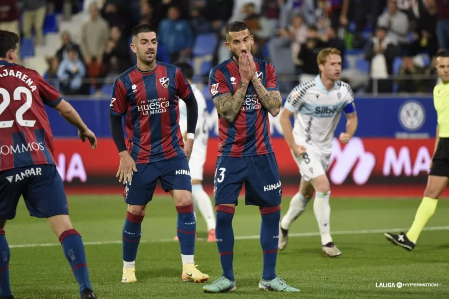 Óscar Sielva, goleador y "jefe" del Huesca