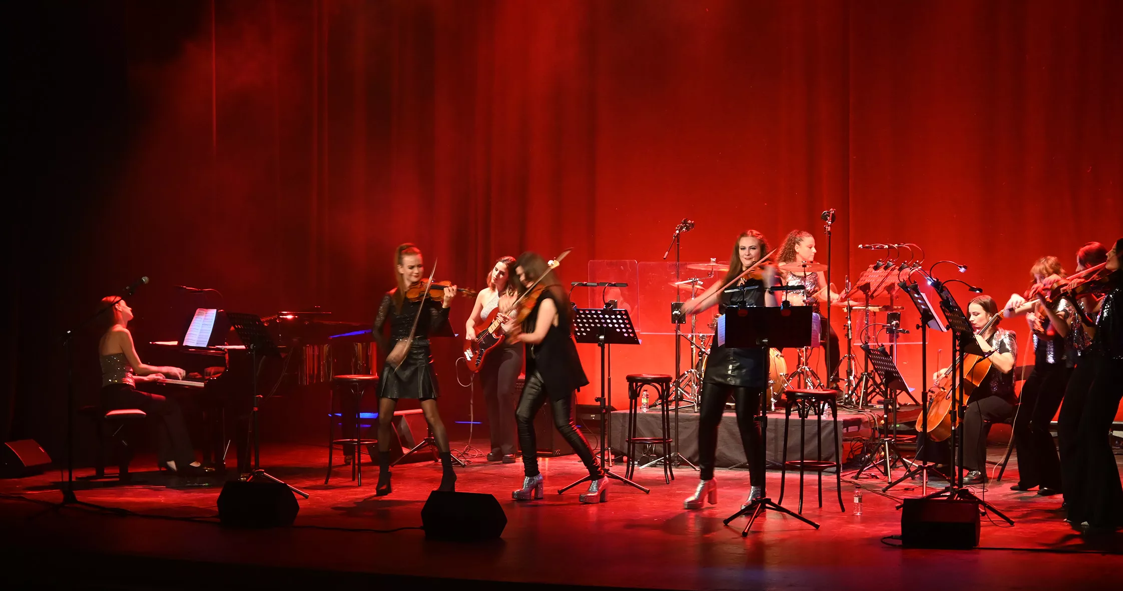 Délica Chambers Orchestra en el Teatro Olimpia. Foto Carlos Jalle