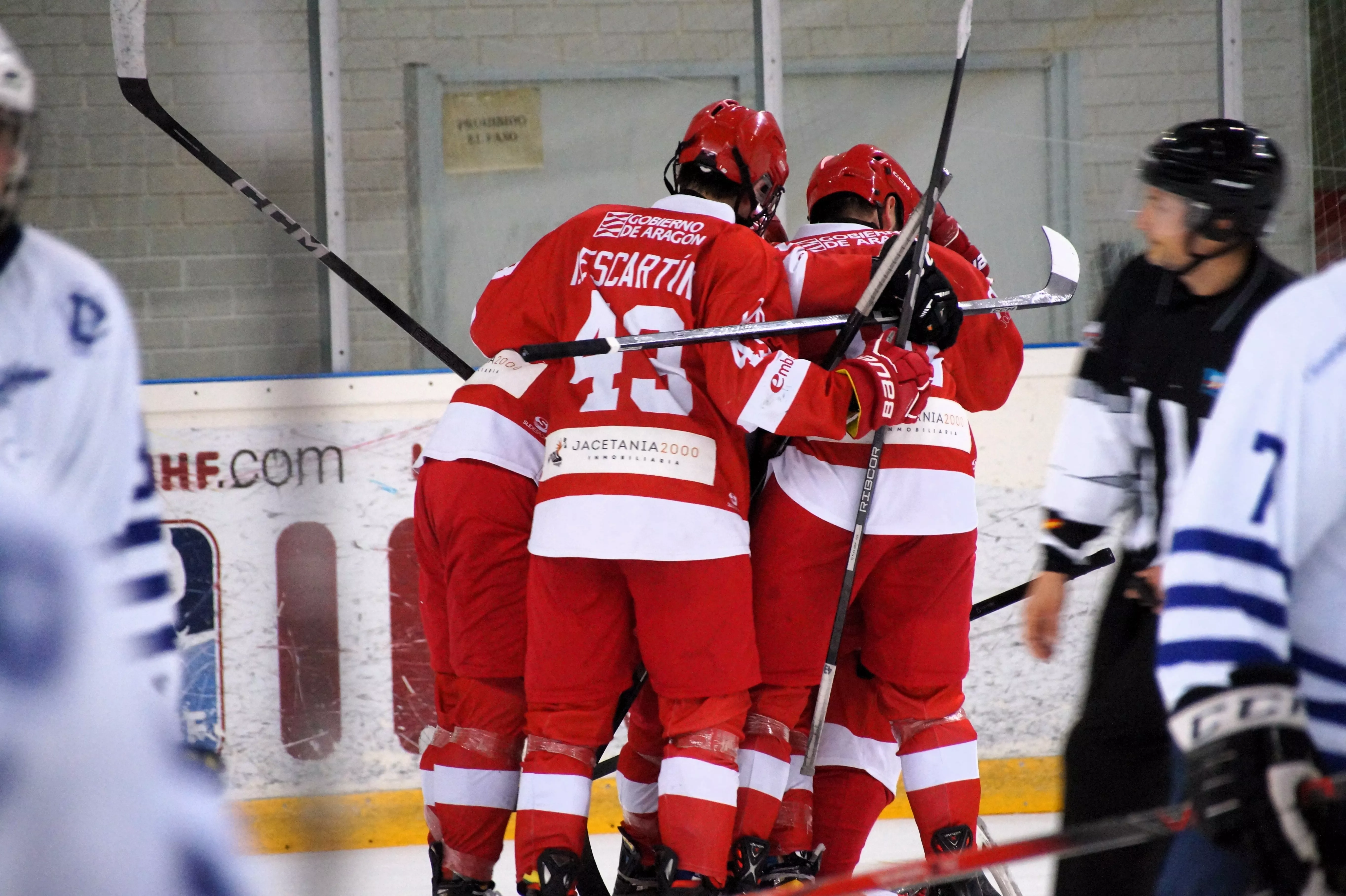 El CH Jaca se impuso al Txuri en los minutos finales.