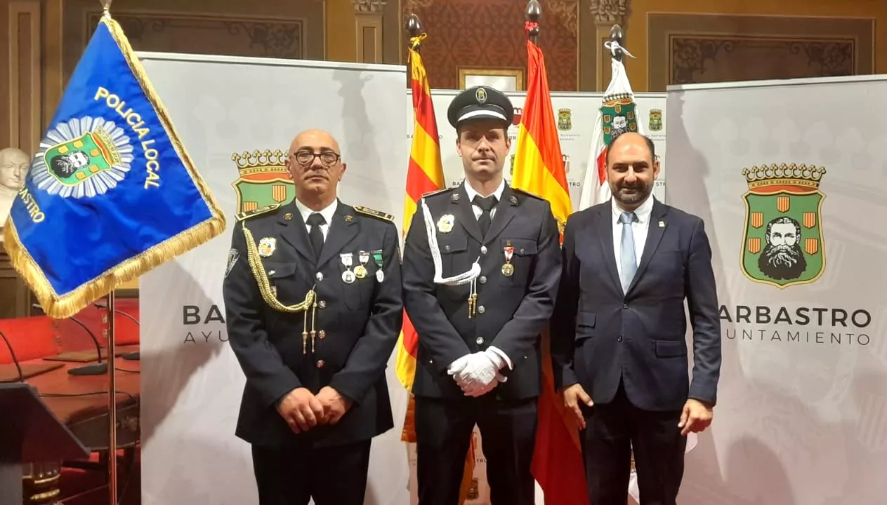 Celebración de la fiesta de la Policía Local de Barbastro. Reconocimiento a Alejandro Santamaría