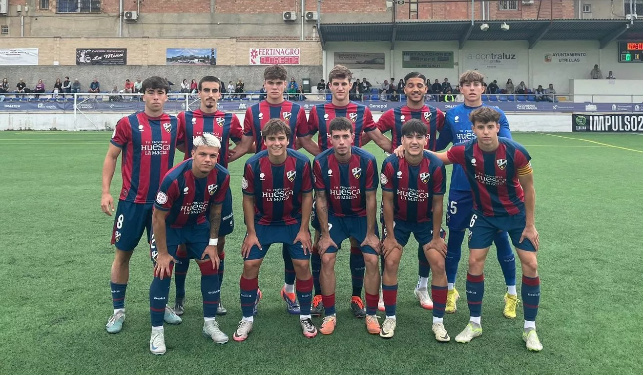 Once del Huesca B en Utrillas, donde ha sufrido la segunda derrota del curso.