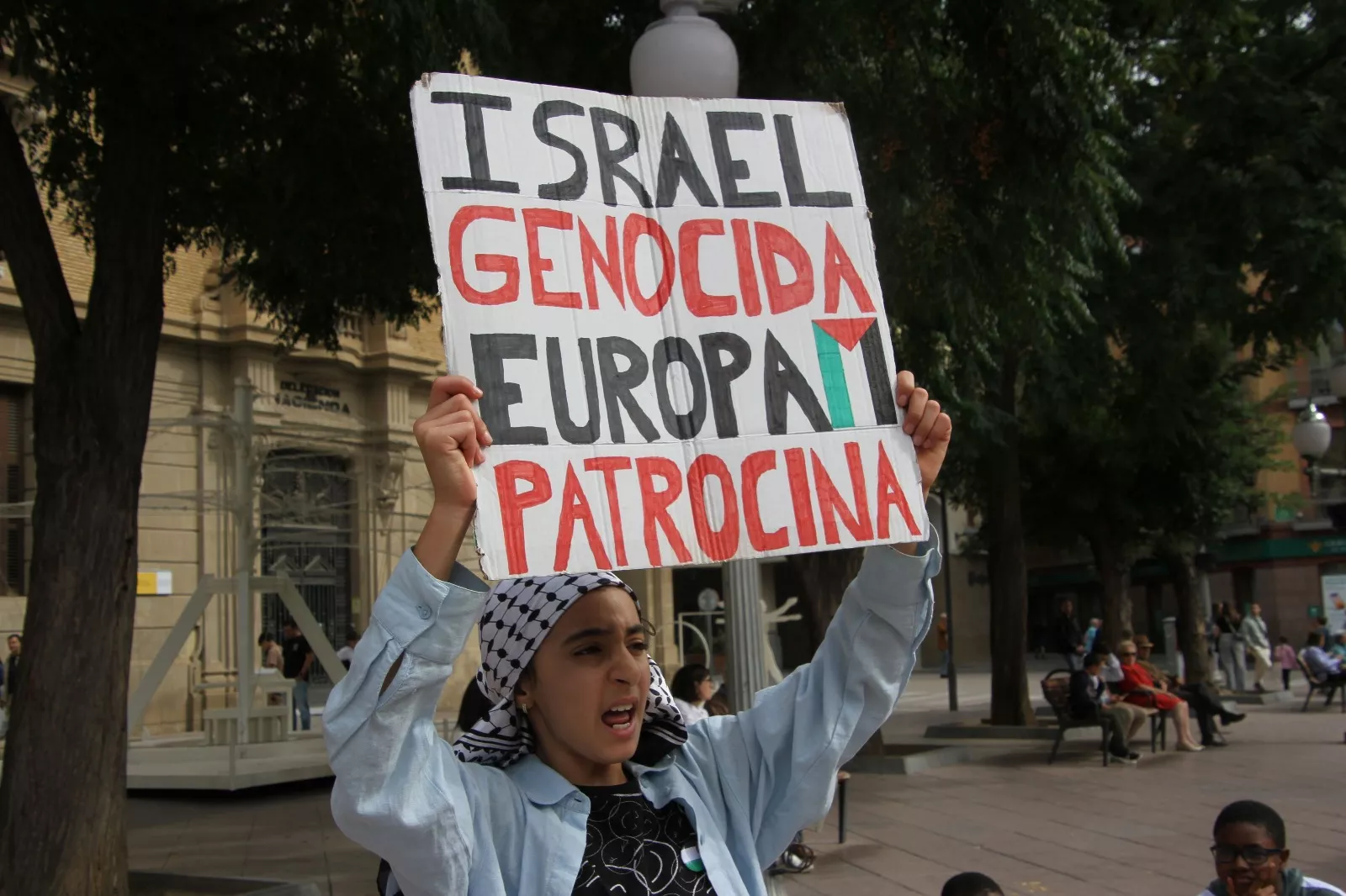 Manifestación en Huesca en apoyo al pueblo palestino. Foto Carlos Neofato 