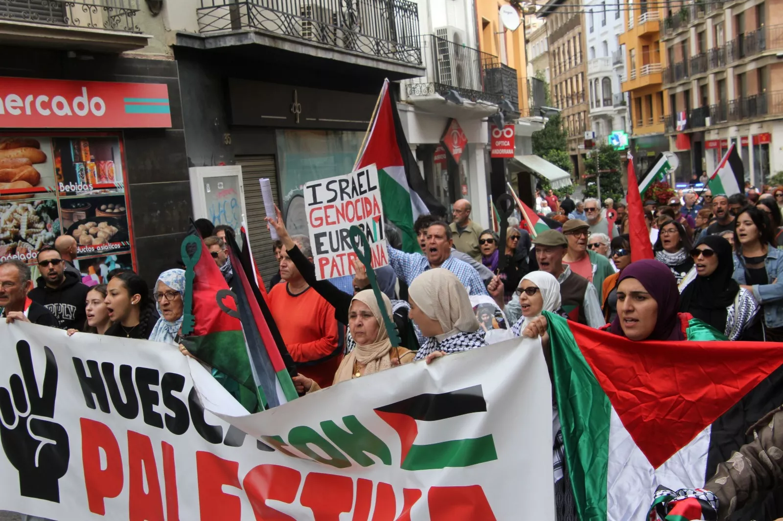 Manifestación en Huesca en apoyo al pueblo palestino. Foto Carlos Neofato 